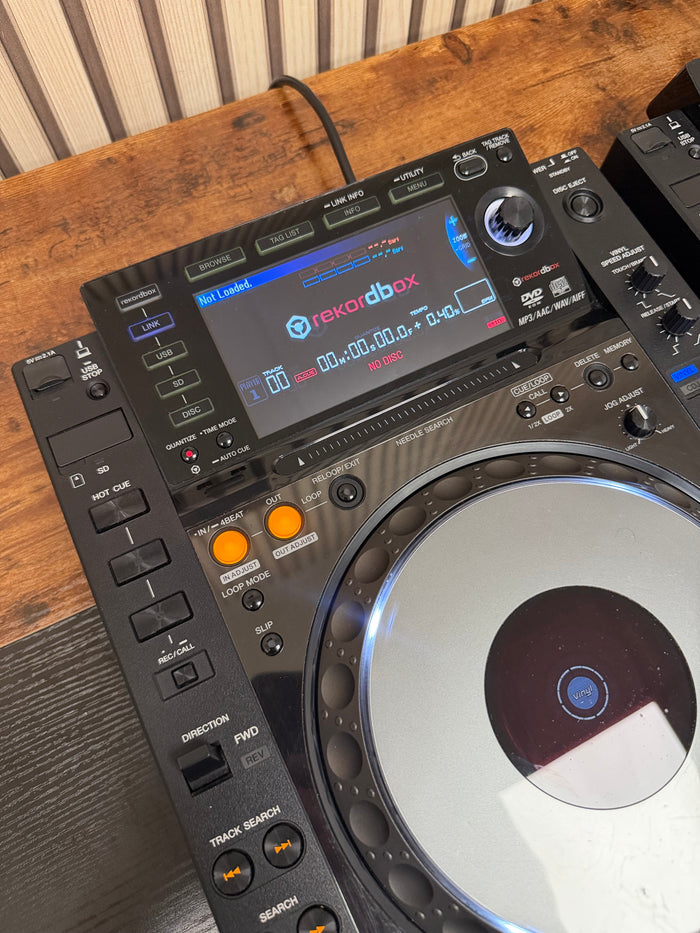 Pioneer CDJ-2000nxs Turntable Pair