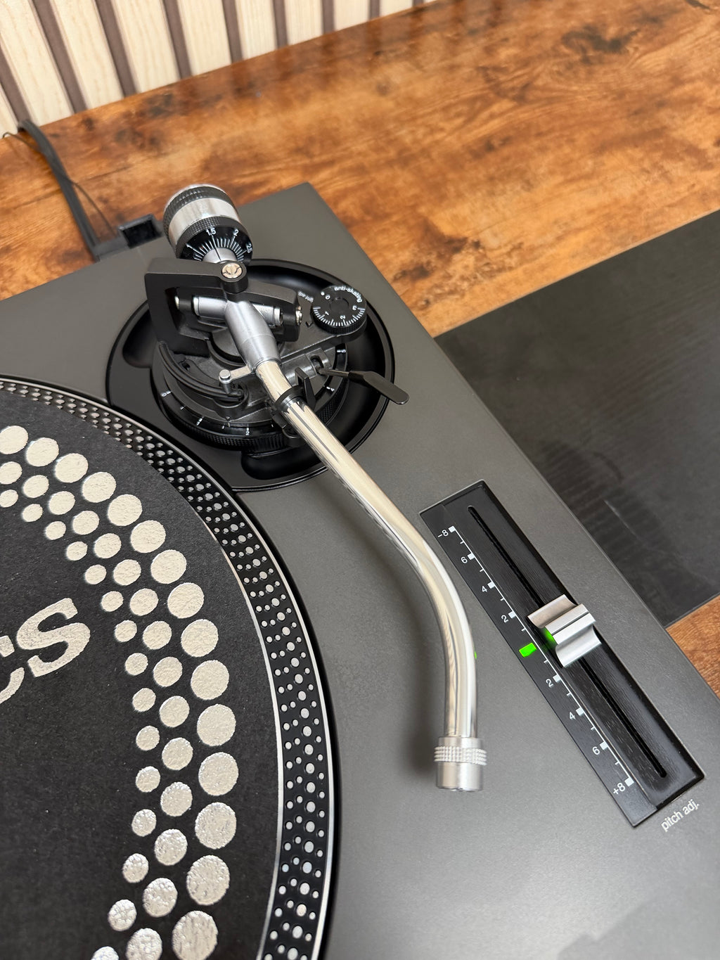Technics SL-1210MK2 Turntable