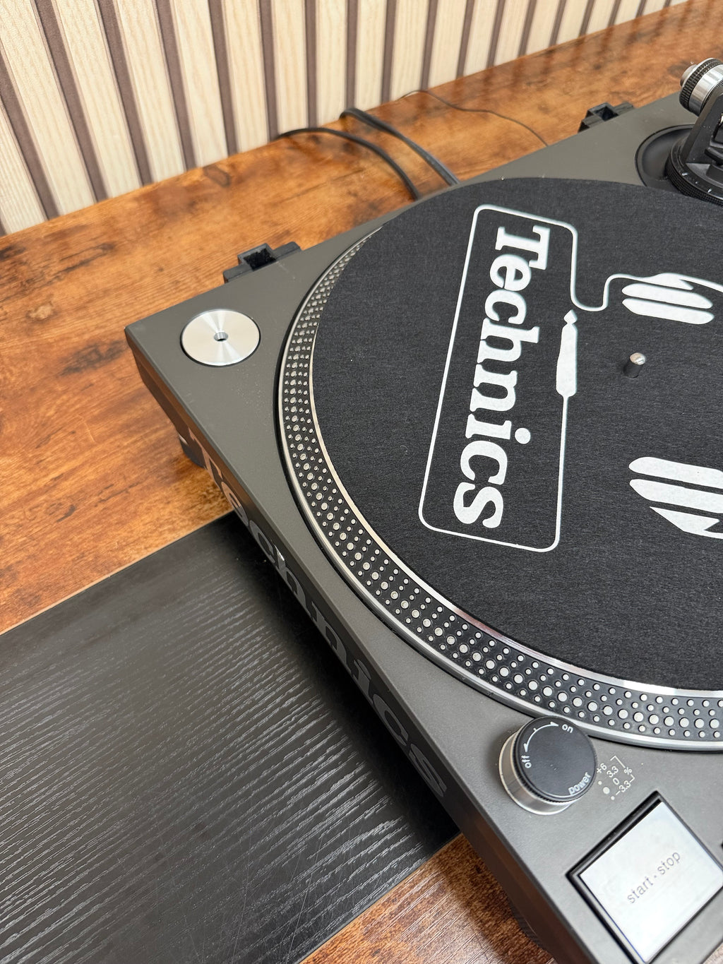 Technics SL-1210MK2 Turntable