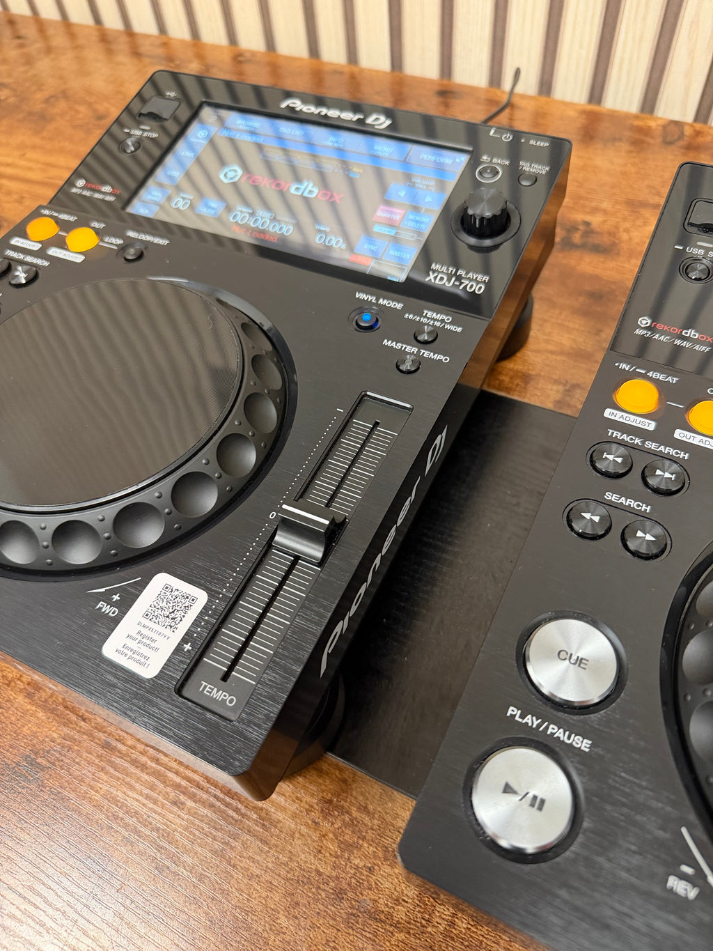 Pioneer XDJ-700 Media Player Pair