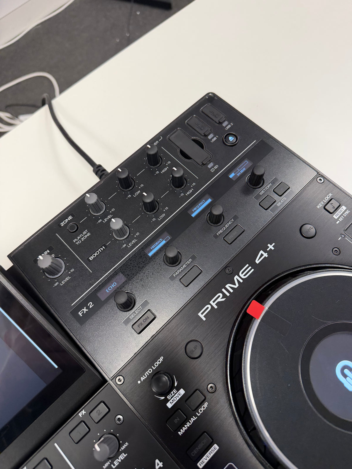 Denon Prime 4 + Standalone DJ Controller