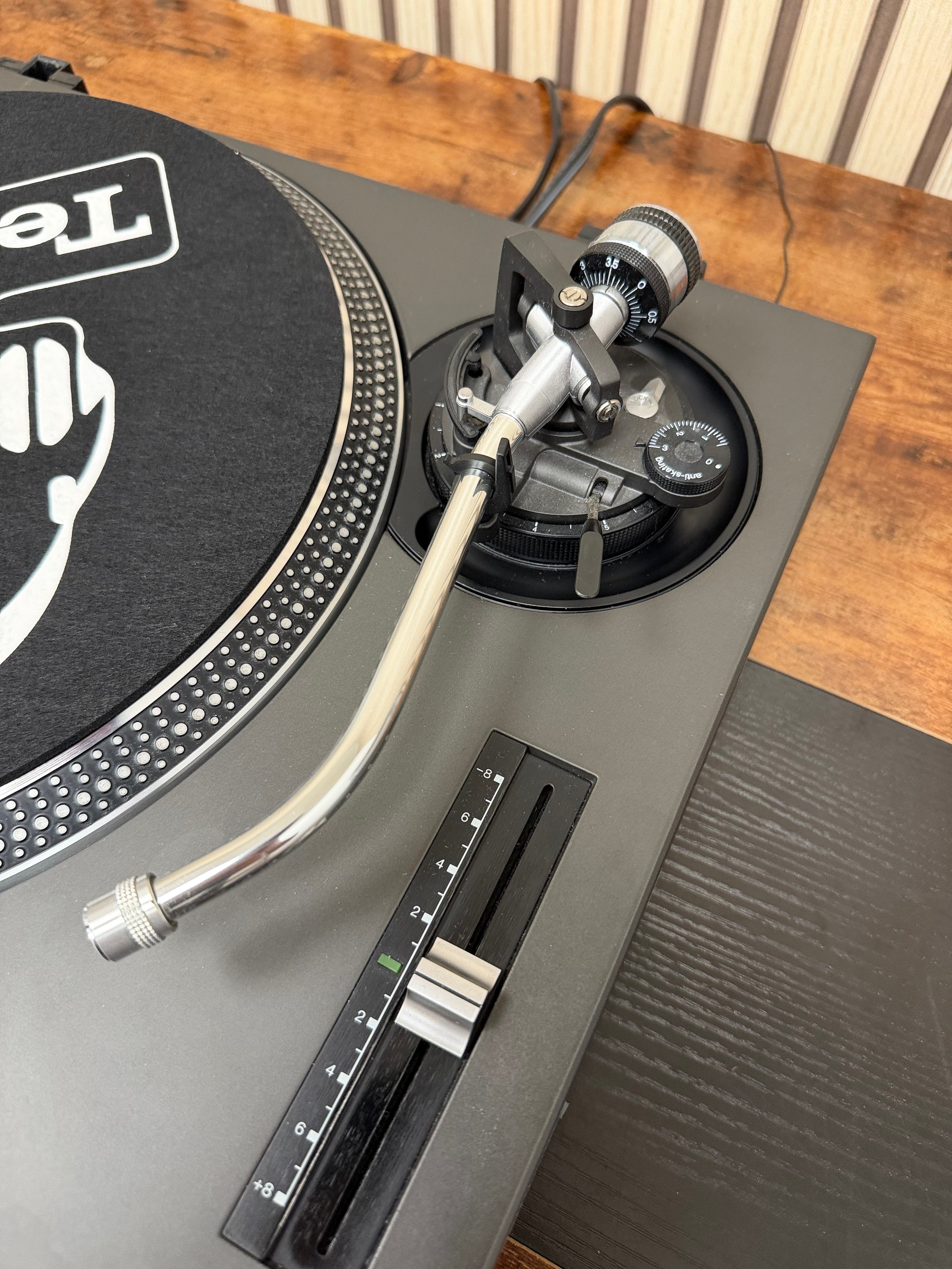 Technics SL-1210MK2 Turntable