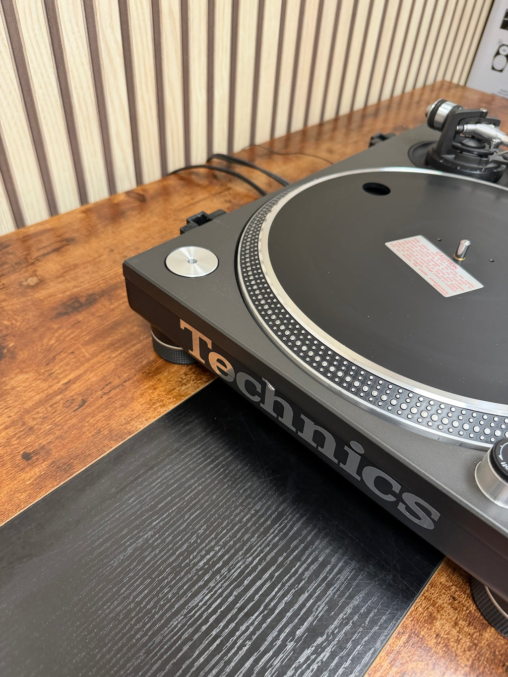 Technics SL-1210MK2 Turntable