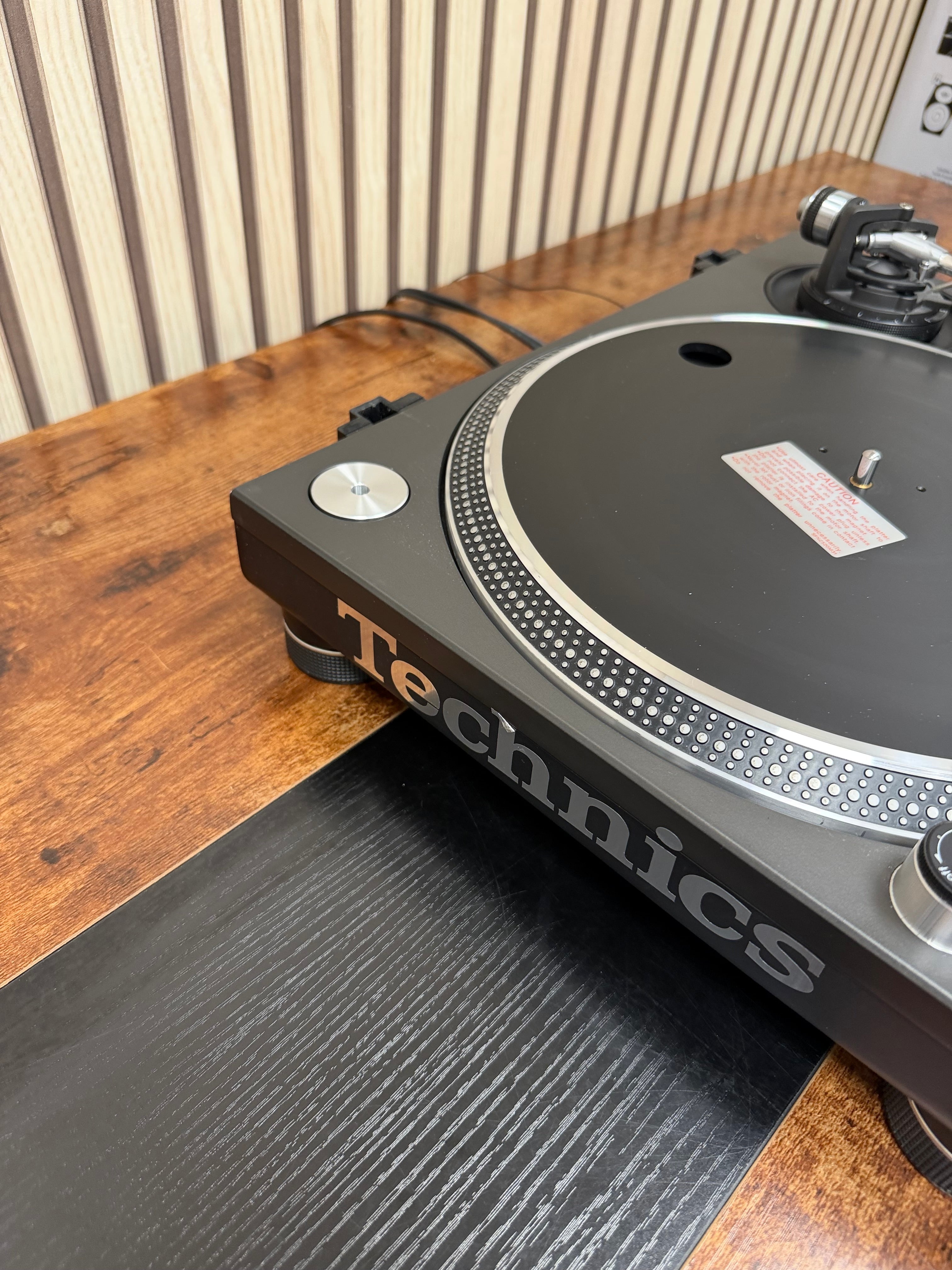 Technics SL-1210MK2 Turntable