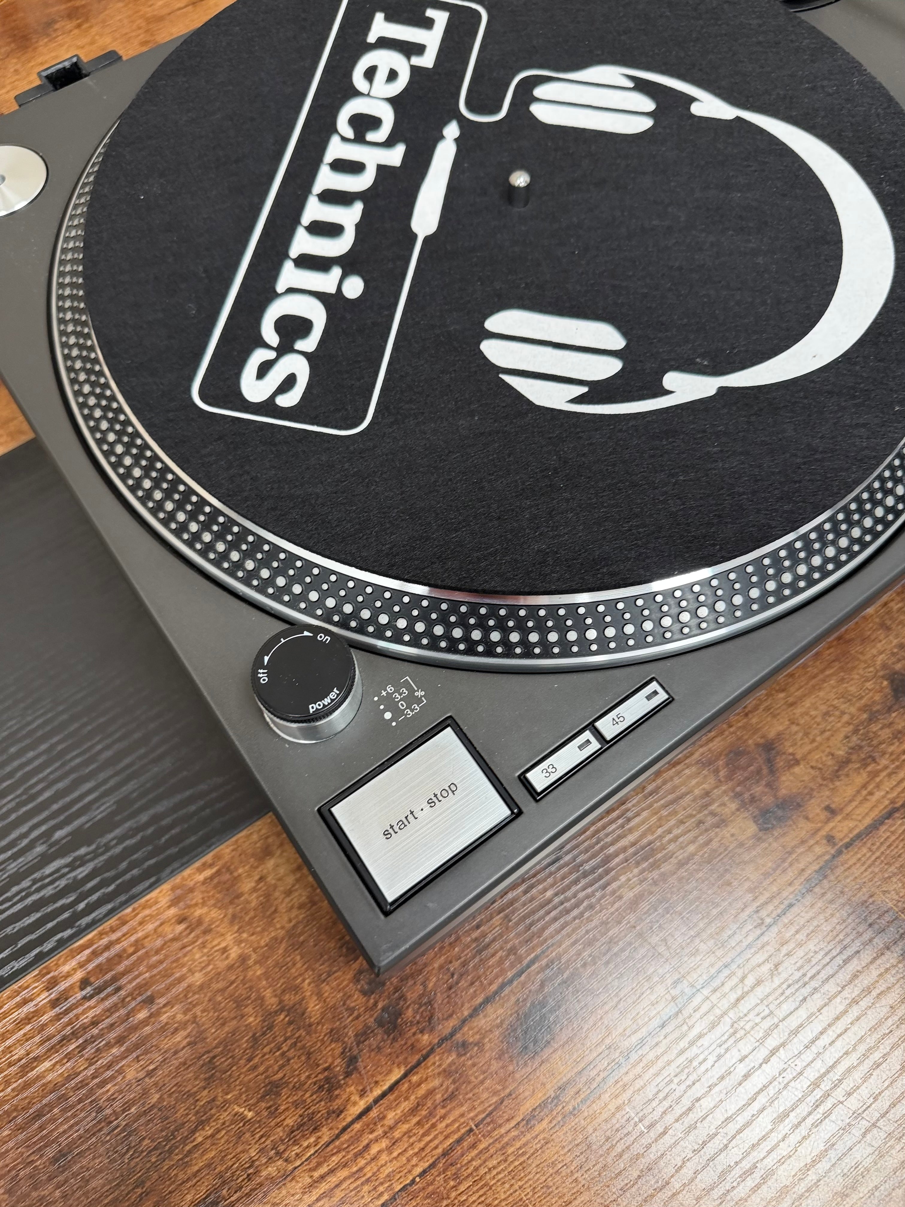 Technics SL-1210MK2 Turntable