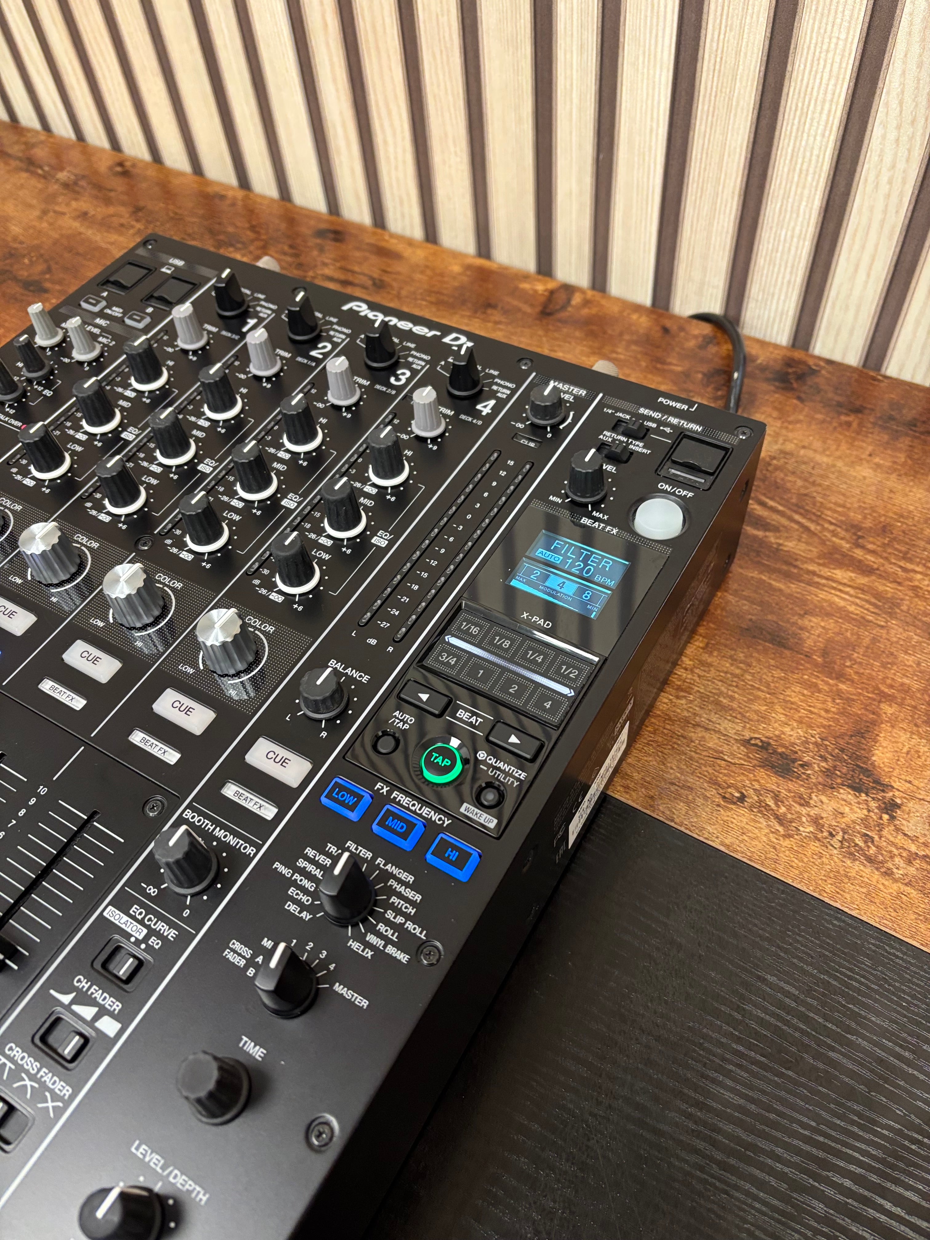 Pioneer DJM-900NXS2 4-Channel DJ Mixer
