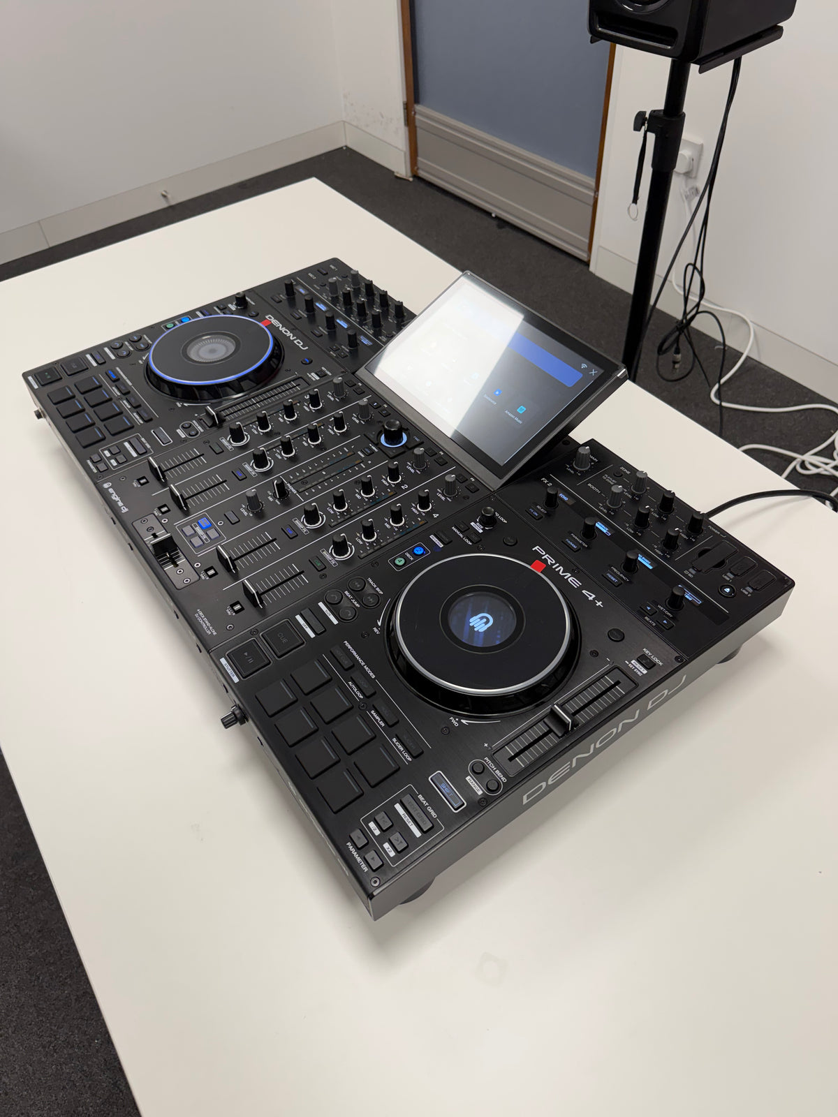 Denon Prime 4 + Standalone DJ Controller
