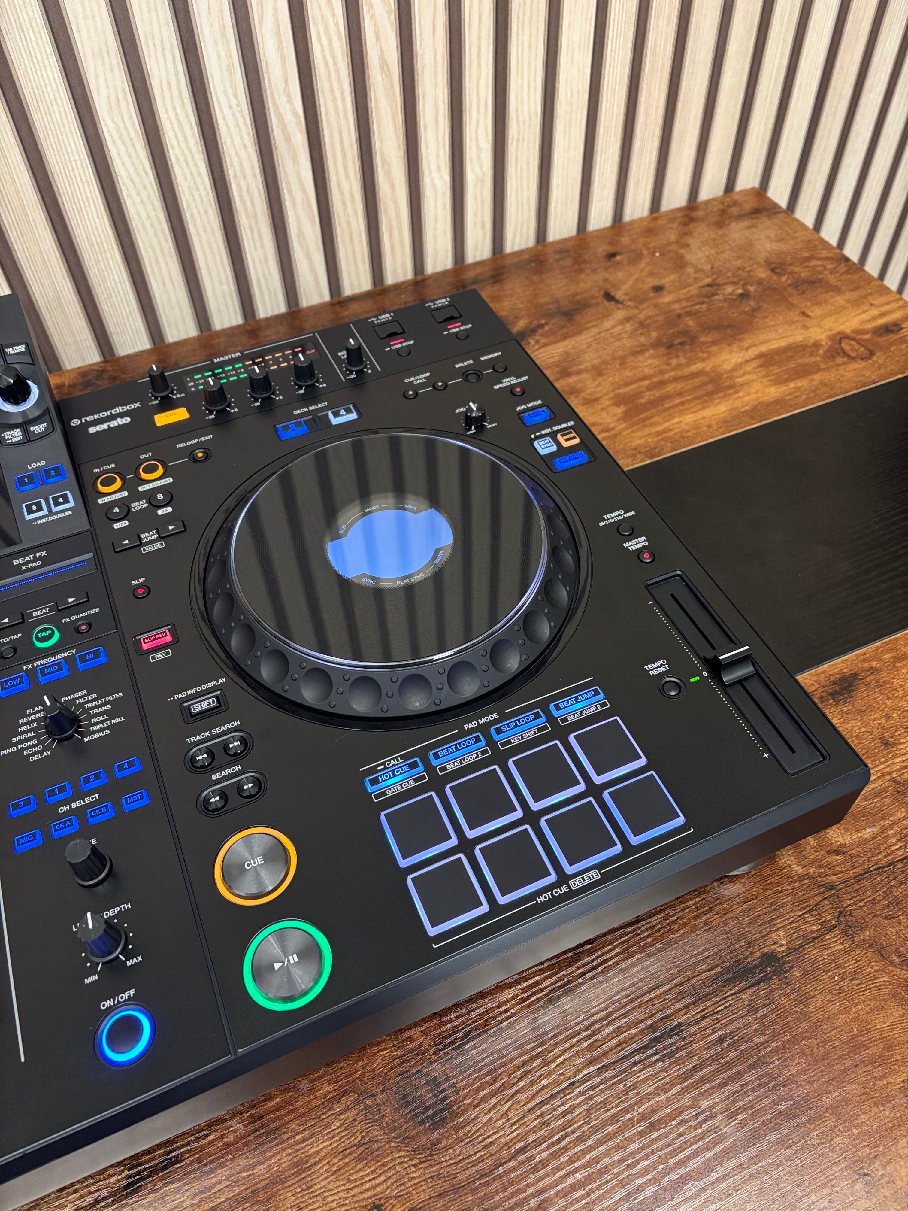 AlphaTheta XDJ-AZ