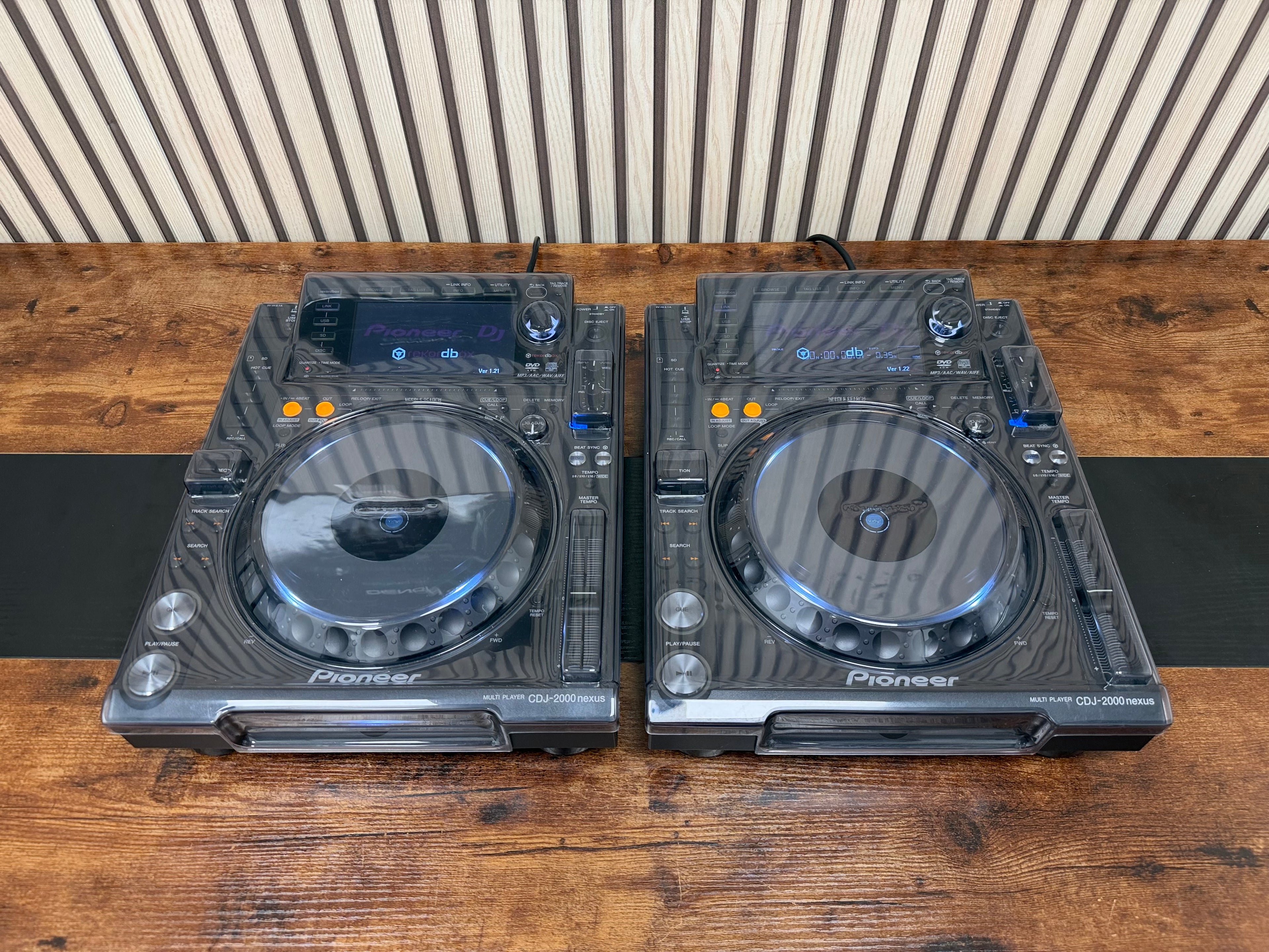 Pioneer CDJ-2000nxs Turntable Pair