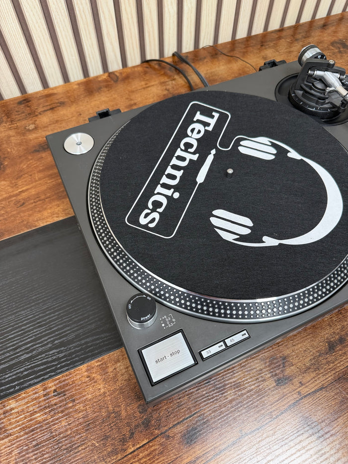 Technics SL-1210MK2 Turntable