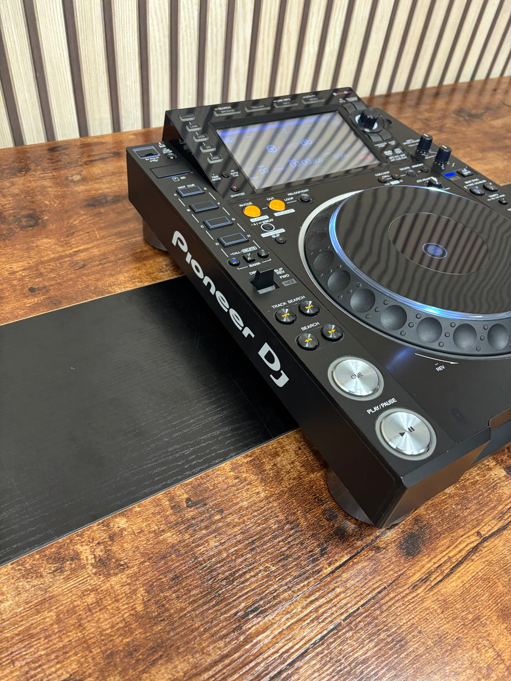 Pioneer CDJ-2000NXS2 Pro DJ Turntable