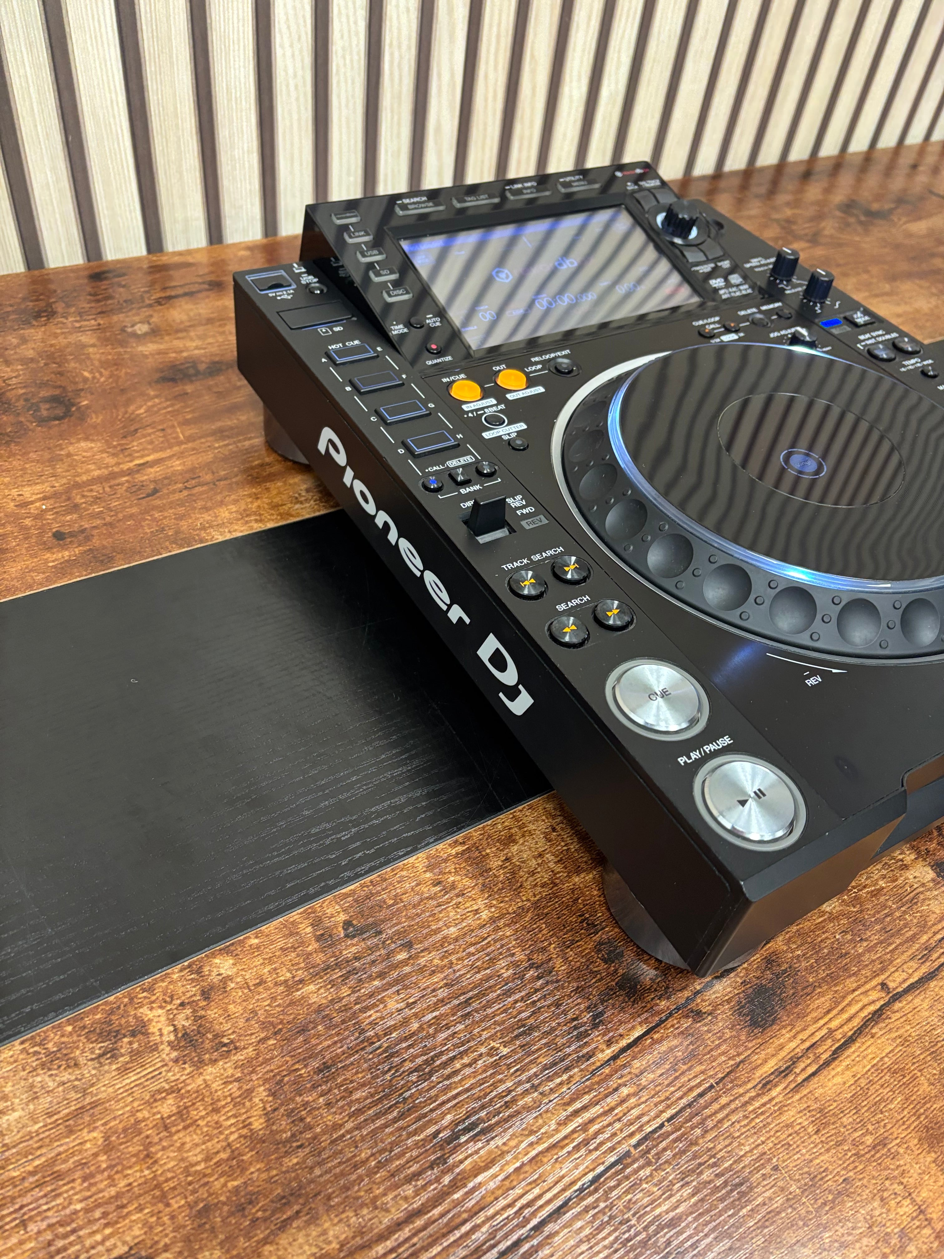 Pioneer CDJ-2000NXS2 Pro DJ Turntable