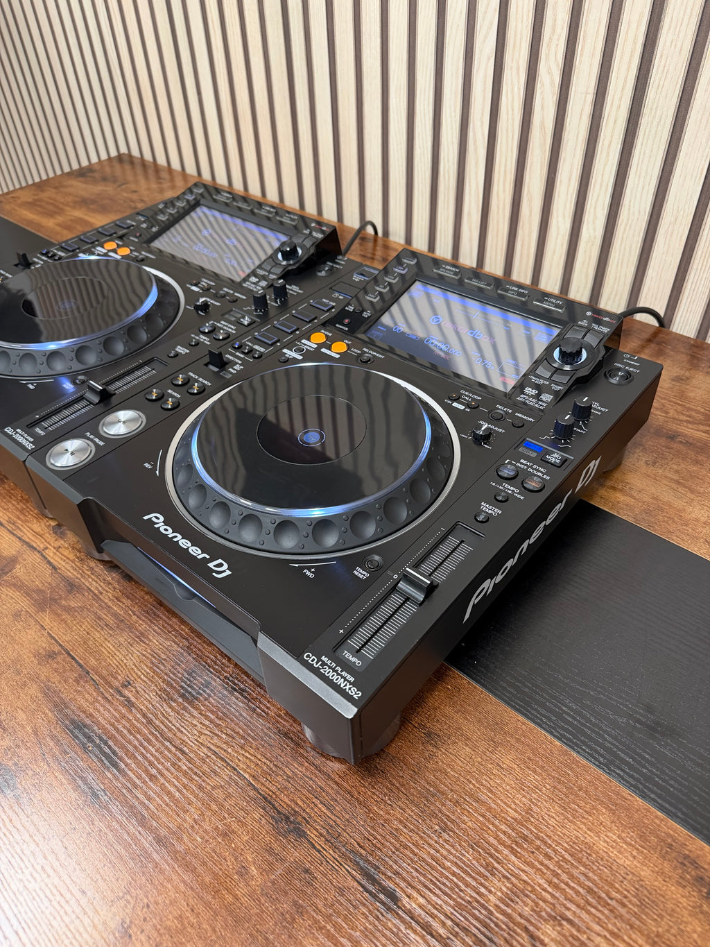 Pioneer CDJ-2000NXS2 Media Player Pair