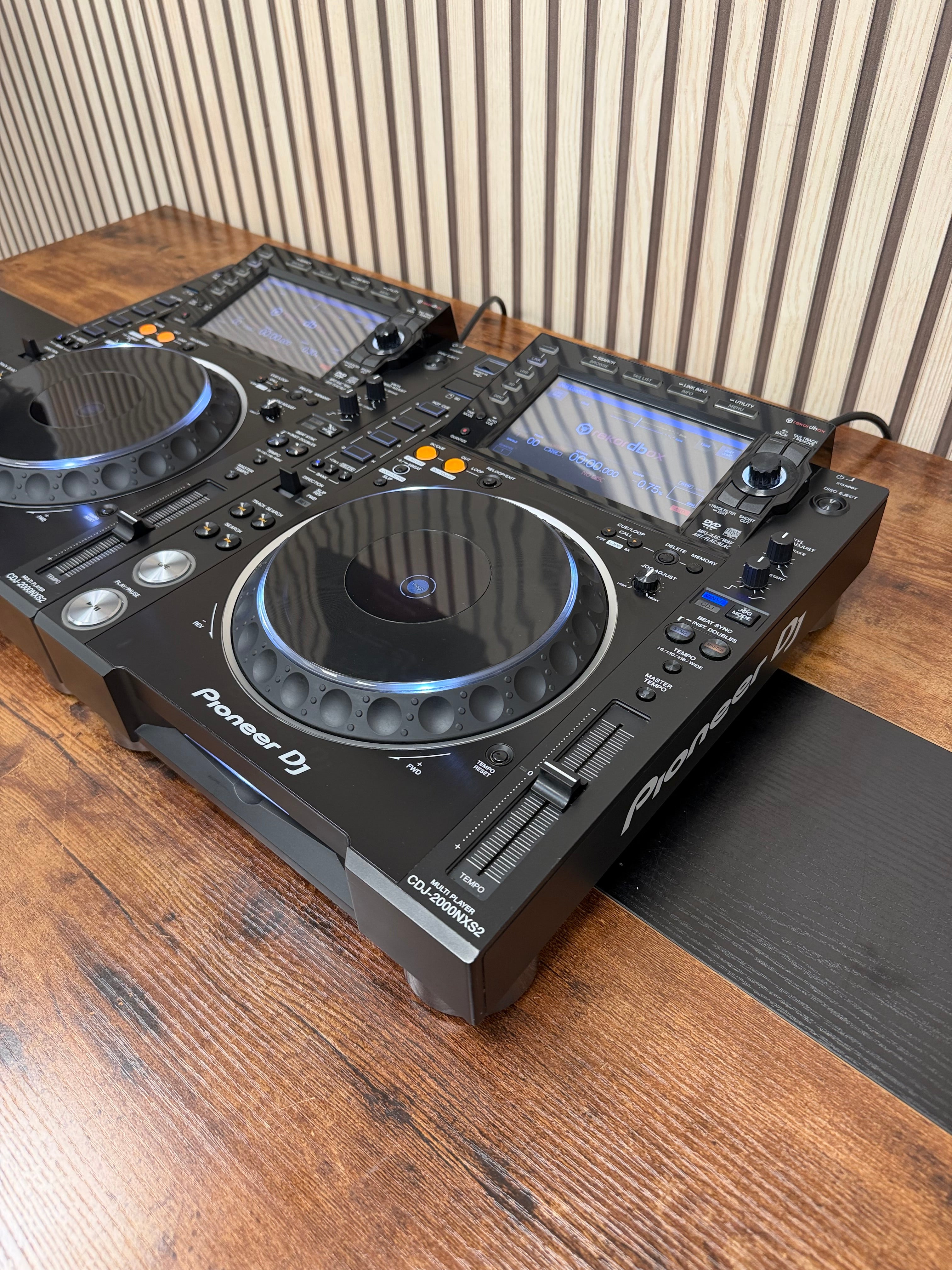 Pioneer CDJ-2000NXS2 Media Player Pair