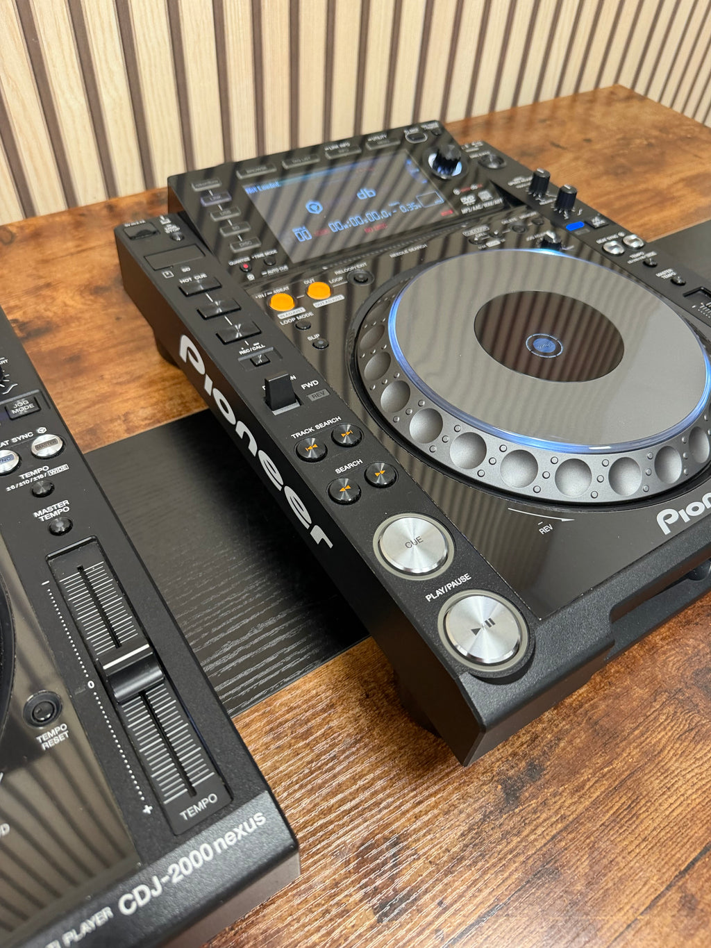 Pioneer CDJ-2000nxs Turntable Pair