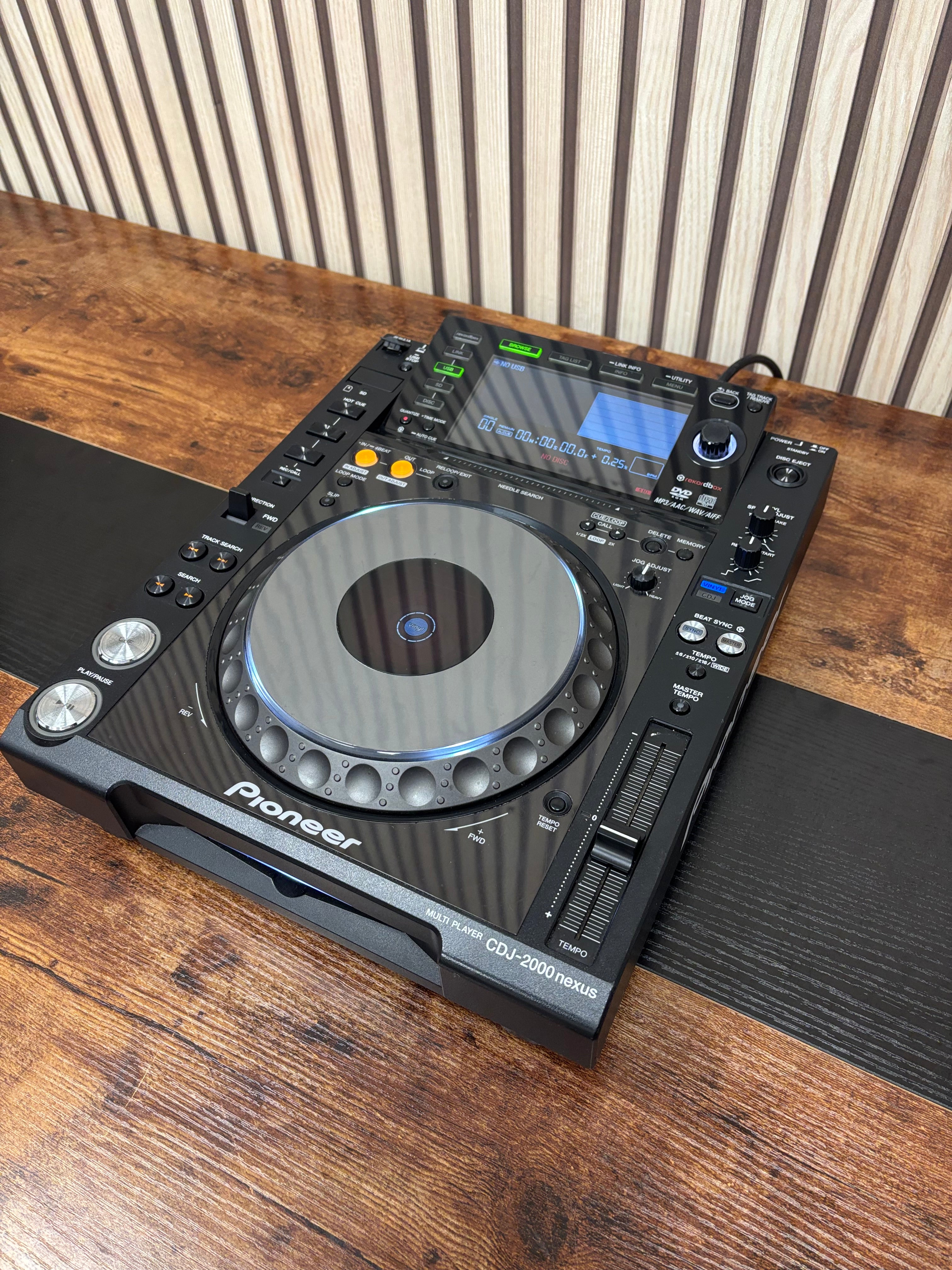 Pioneer CDJ-2000NXS Pro DJ Turntable