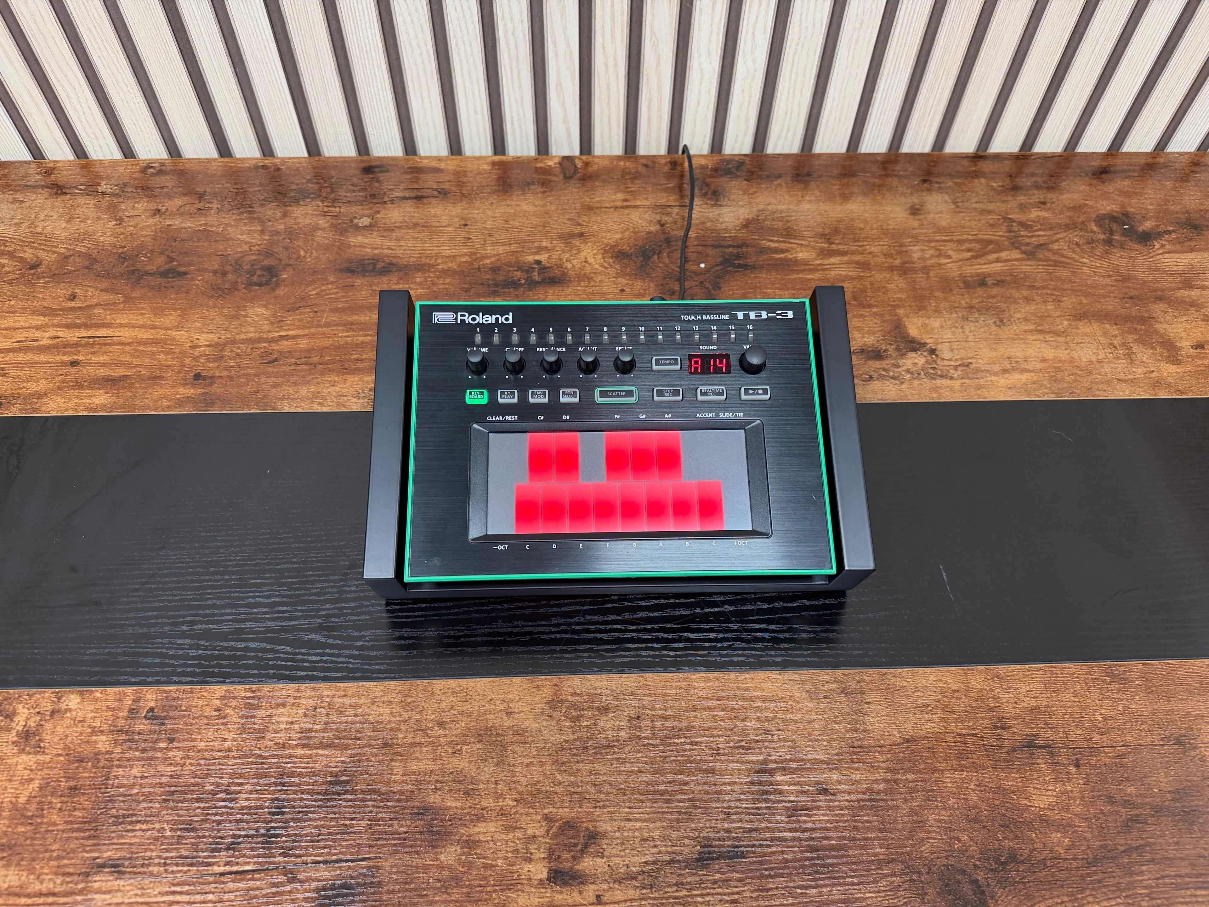 Roland TB-3 Synthesiser