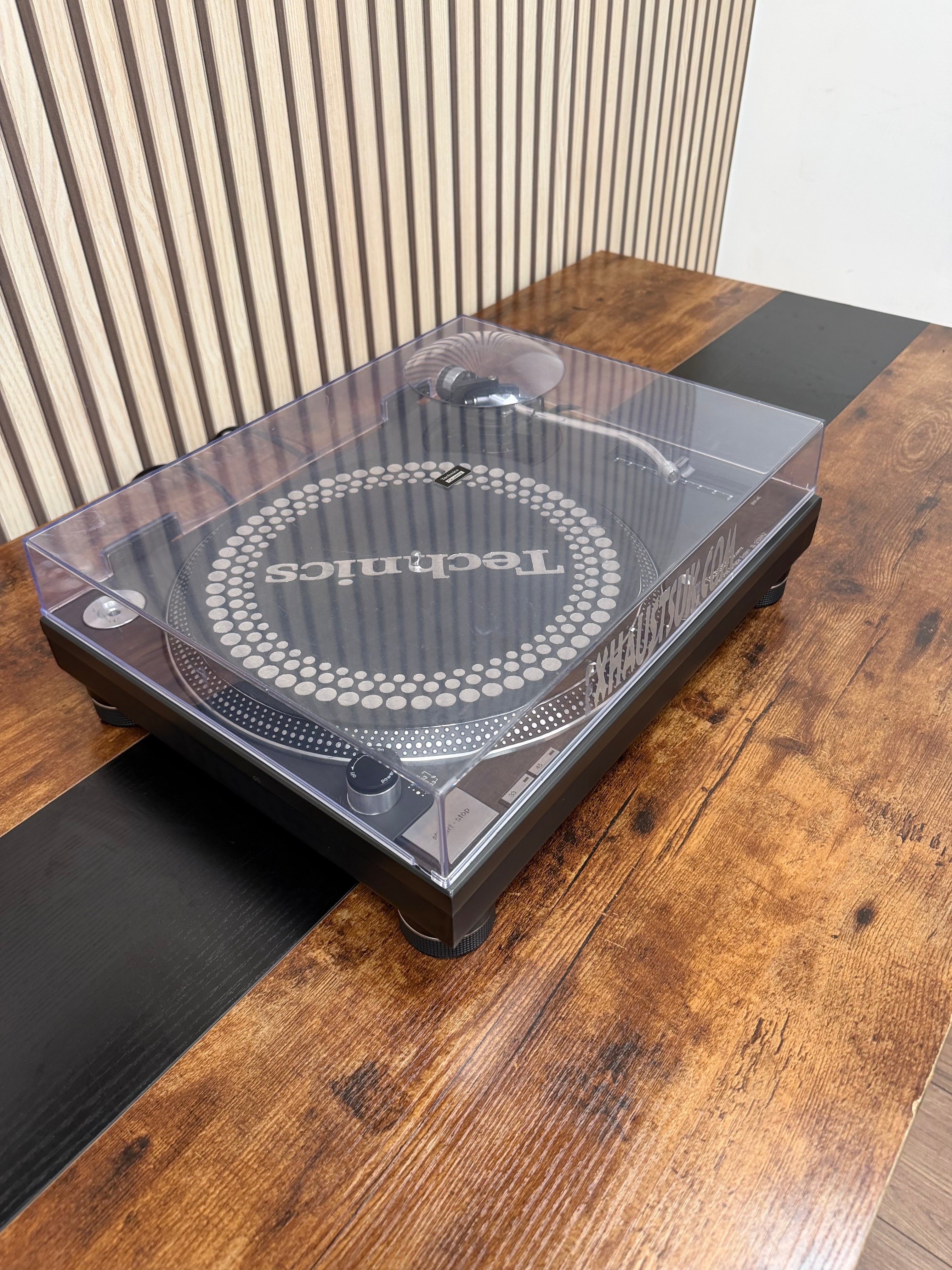 Technics SL-1210MK2 Turntable