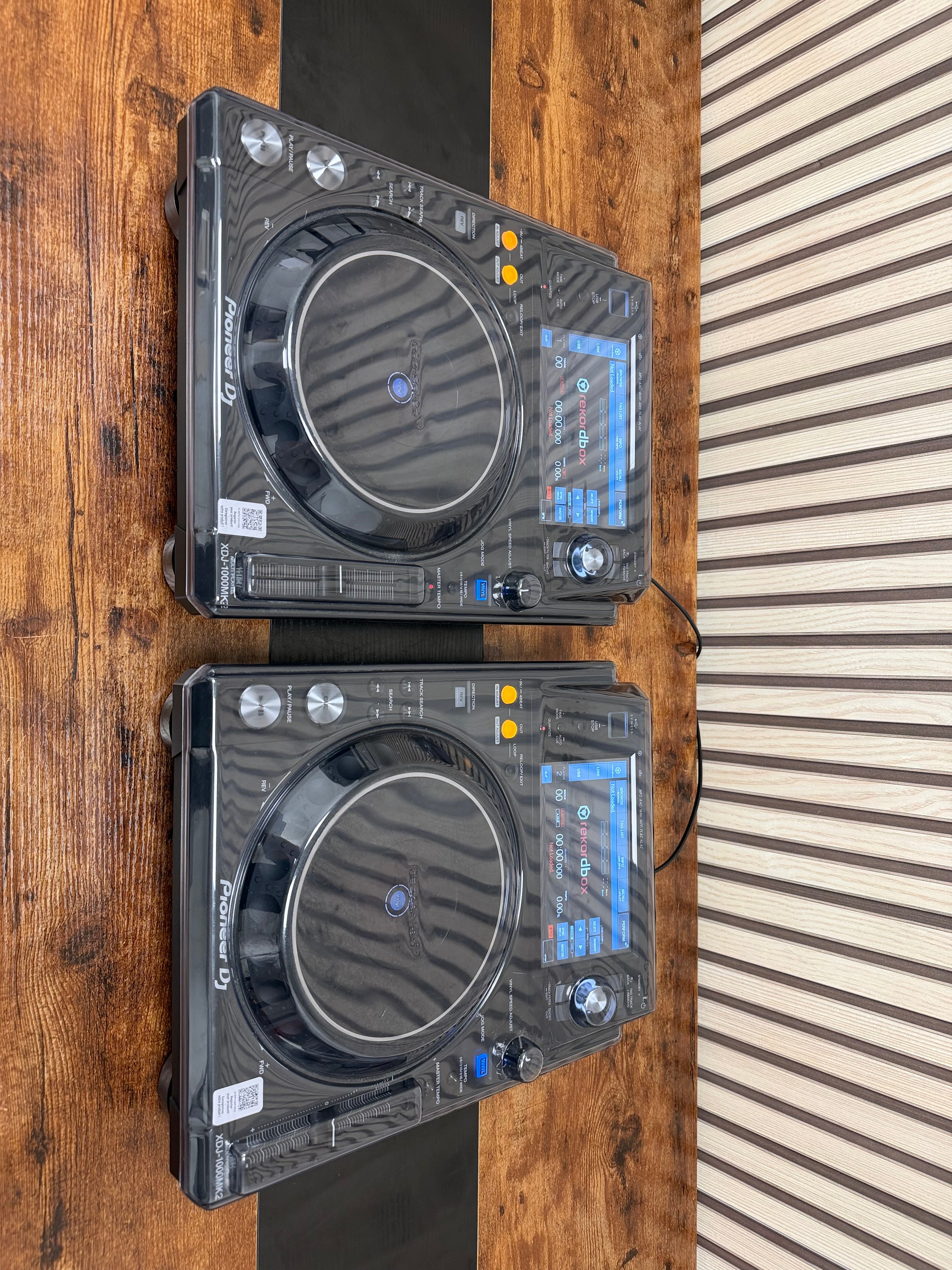 Pioneer DJ XDJ-1000MK2 Digital Turntable Pair