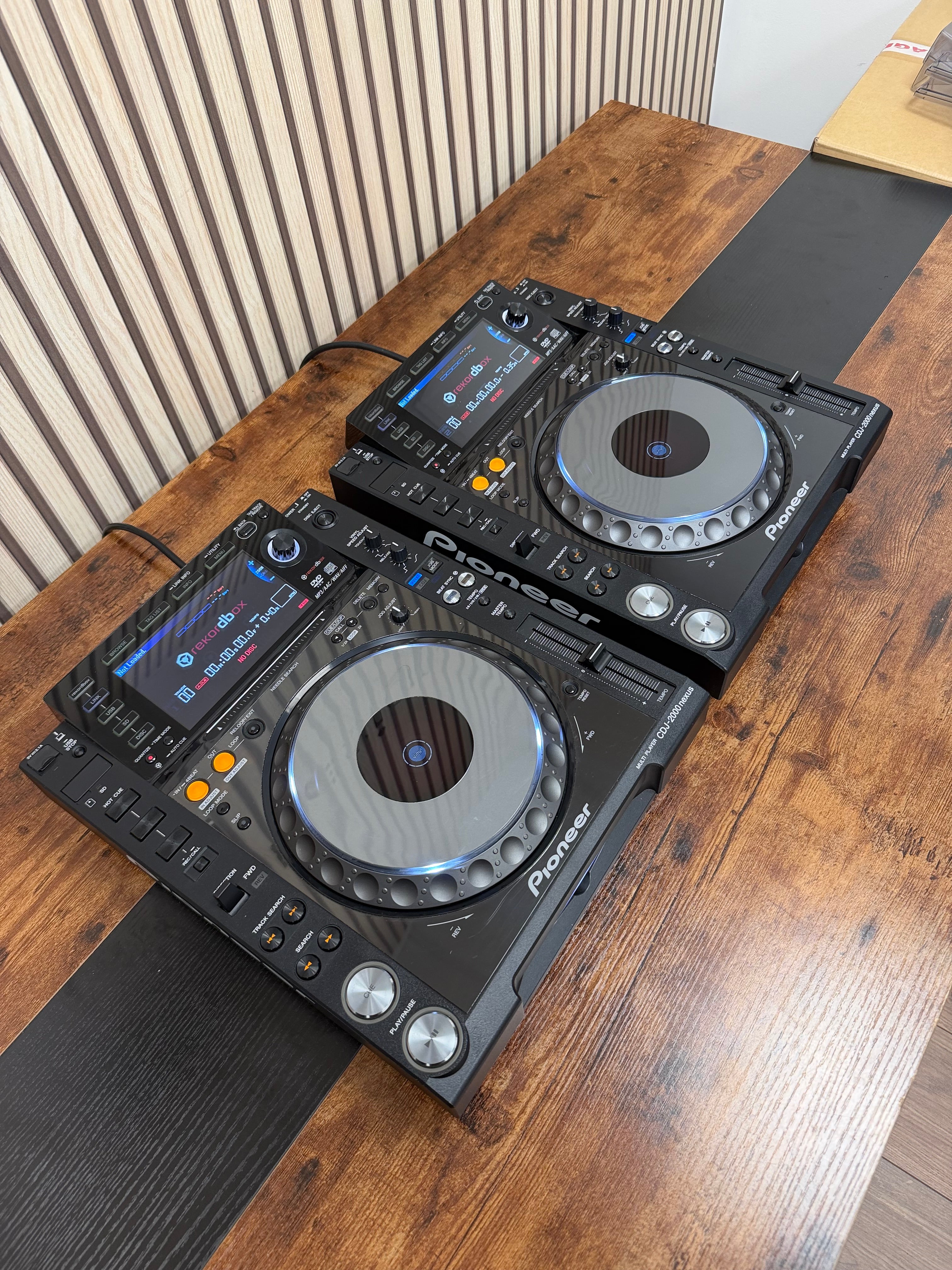 Pioneer CDJ-2000nxs Turntable Pair