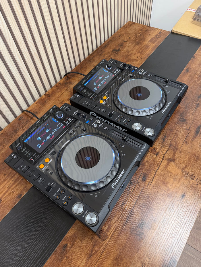 Pioneer CDJ-2000nxs Turntable Pair