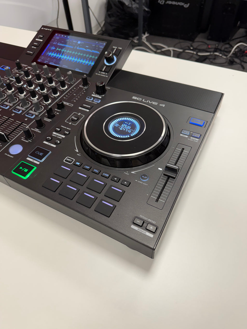 Denon SC-LIVE4 Standalone DJ Controller