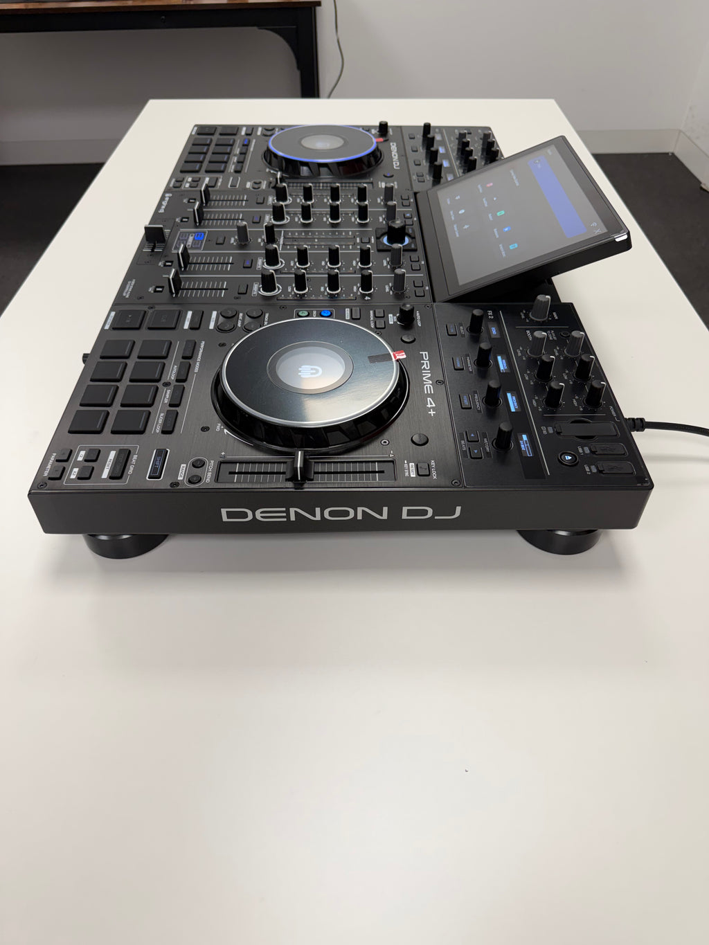 Denon Prime 4 + Standalone DJ Controller