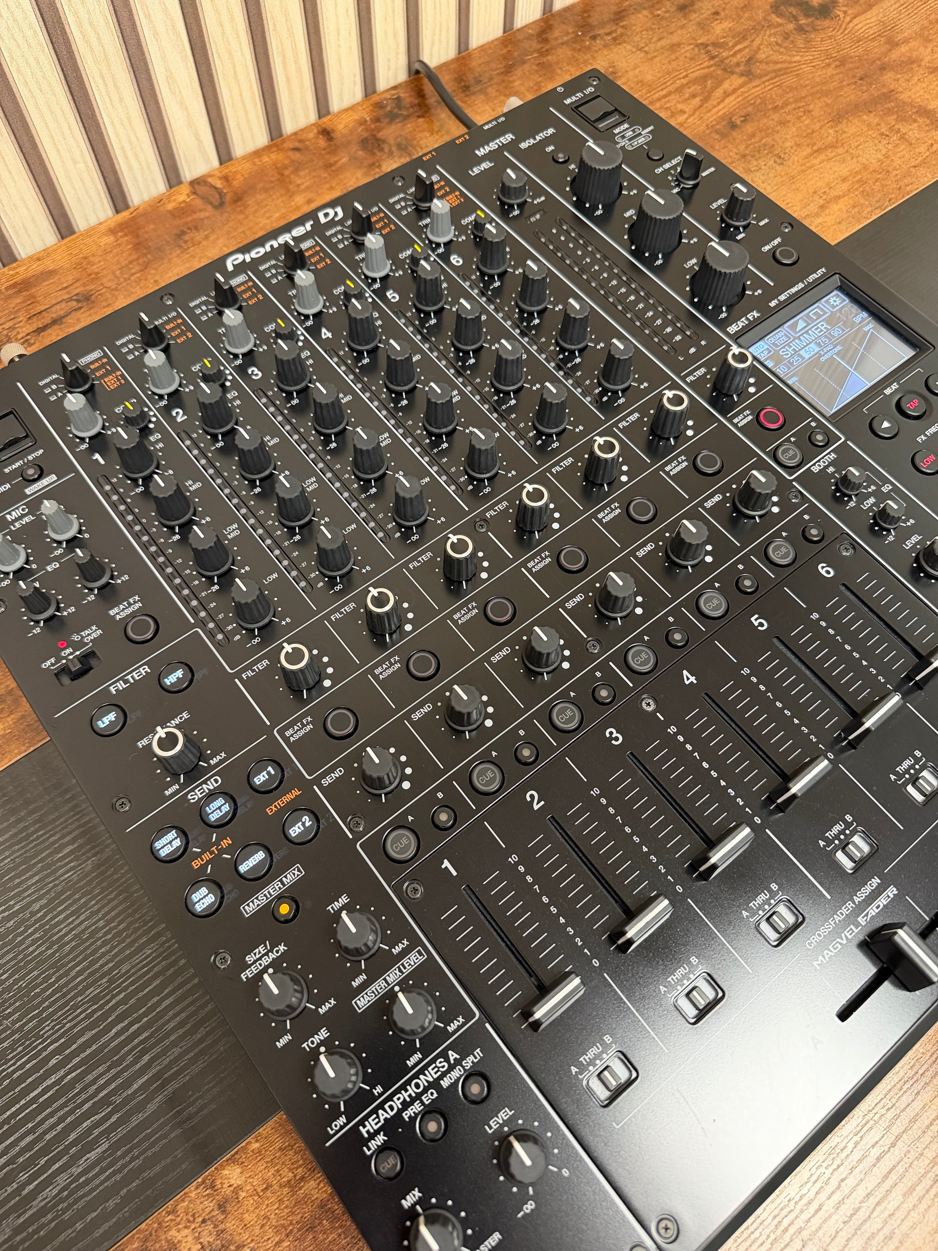 Pioneer DJM-V10 6-Channel Pro DJ Mixer