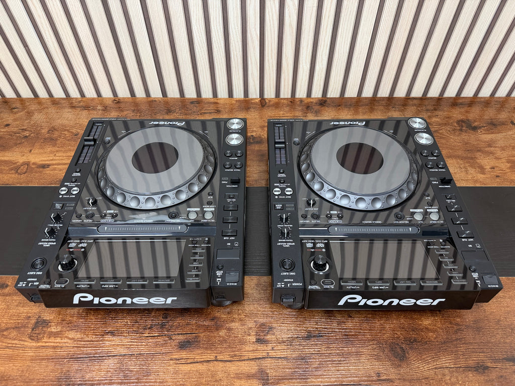 Pioneer CDJ-2000nxs Turntable Pair