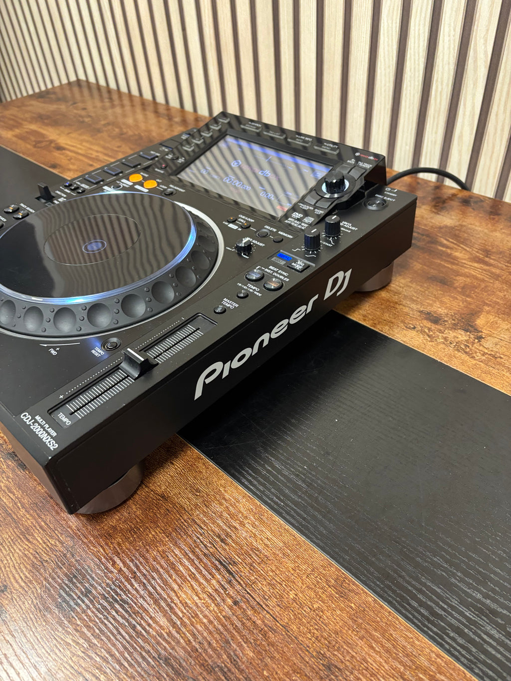 Pioneer CDJ-2000NXS2 Pro DJ Turntable