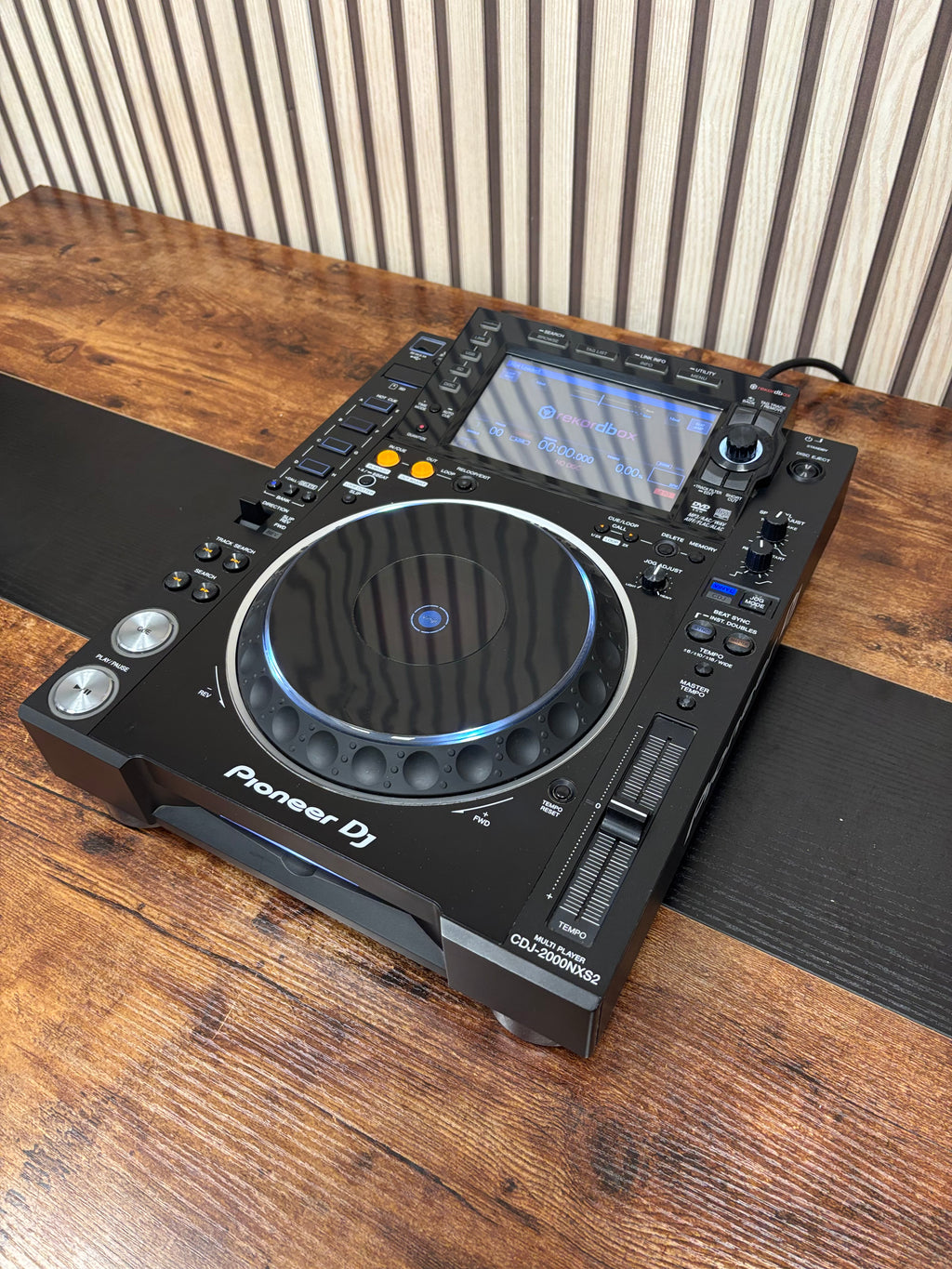 Pioneer CDJ-2000NXS2 Pro DJ Turntable