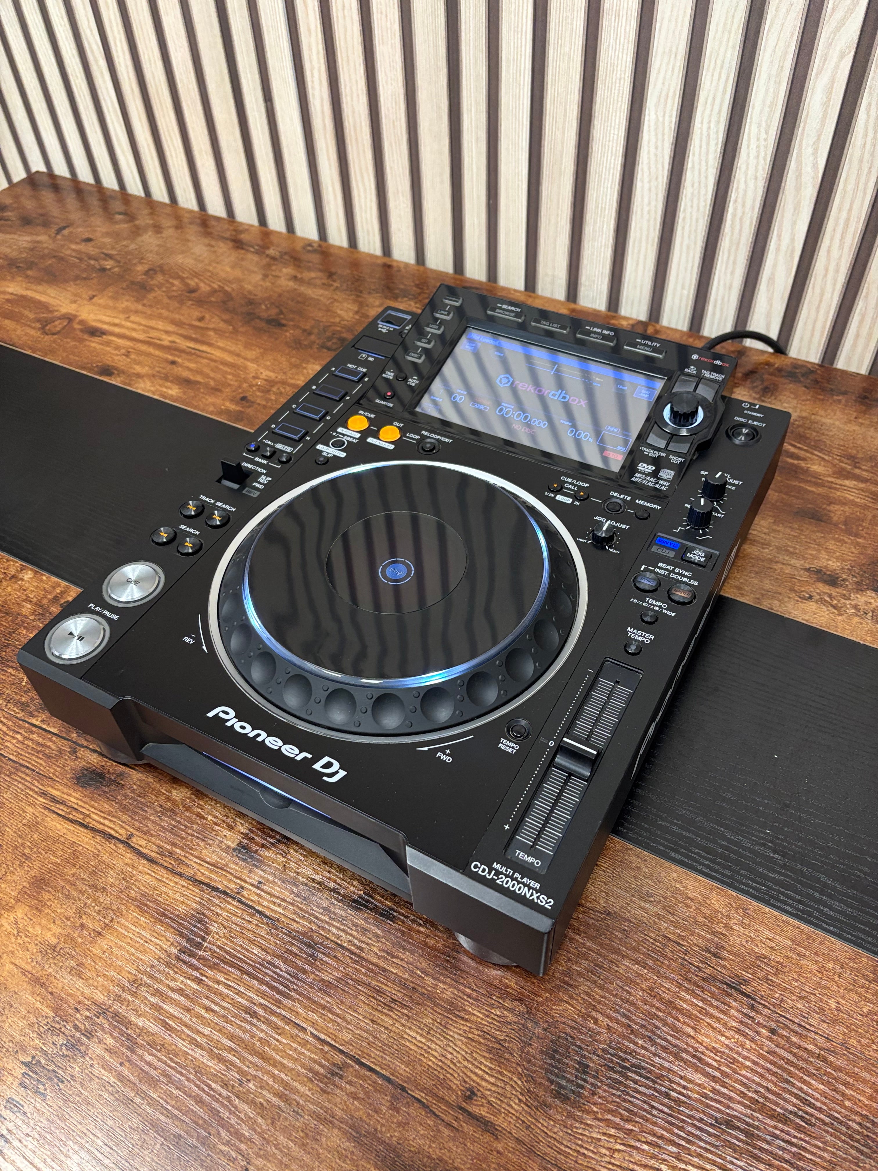 Pioneer CDJ-2000NXS2 Pro DJ Turntable