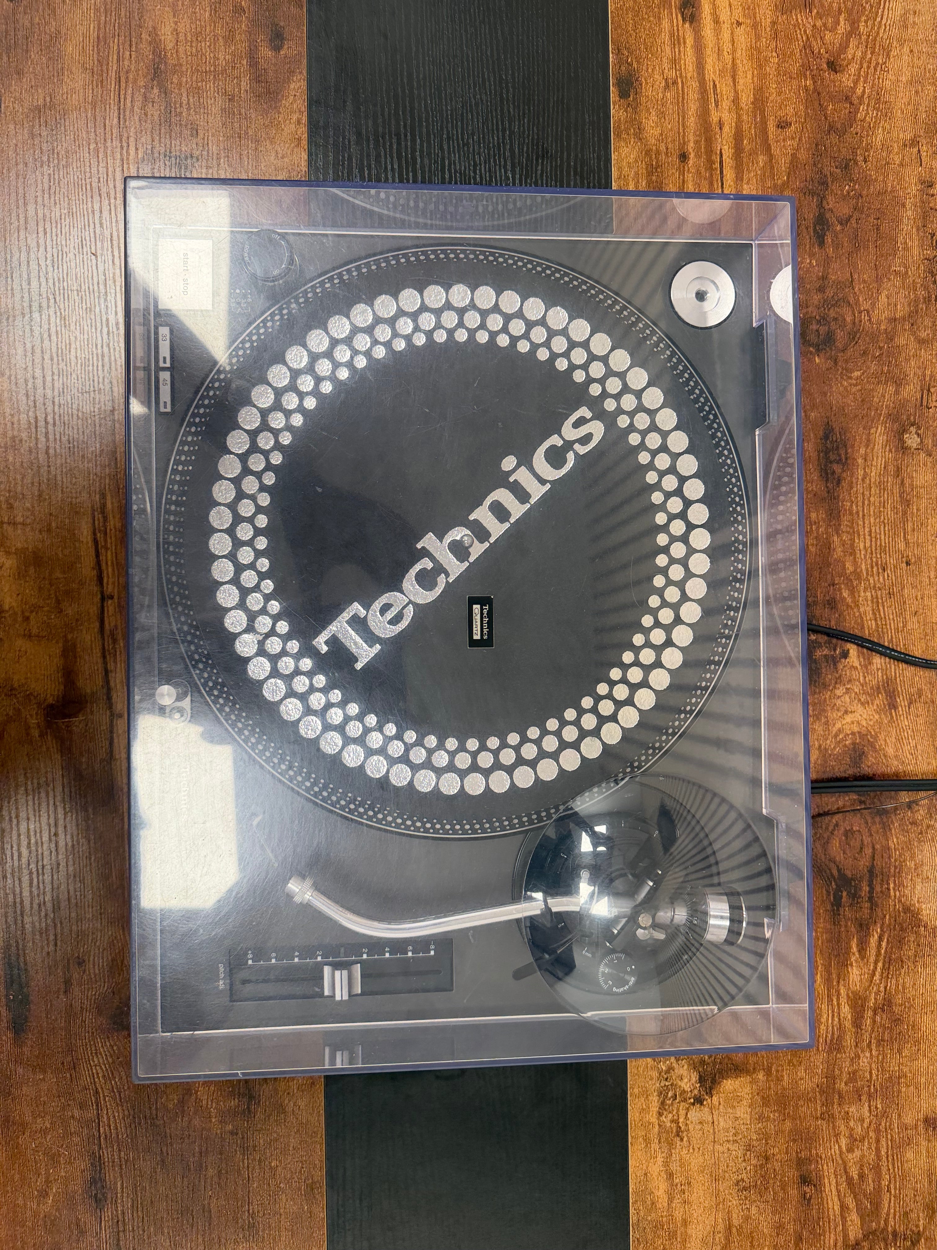 Technics SL-1210MK2 Turntable