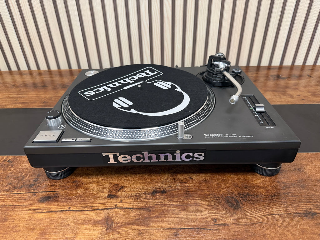 Technics SL-1210MK2 Turntable