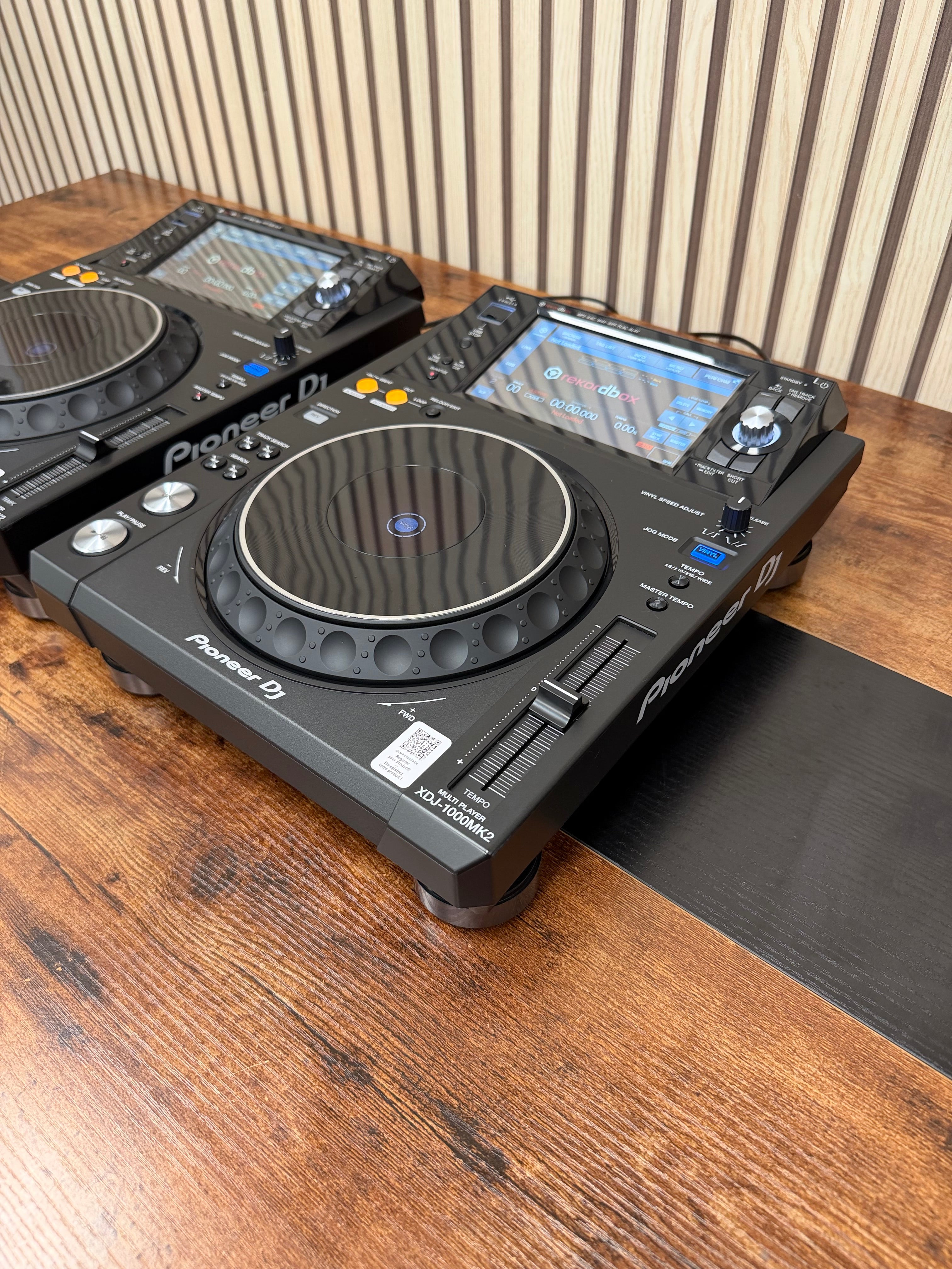 Pioneer DJ XDJ-1000MK2 Digital Turntable Pair