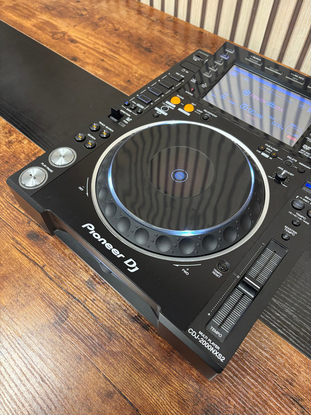 Pioneer CDJ-2000NXS2 Pro DJ Turntable