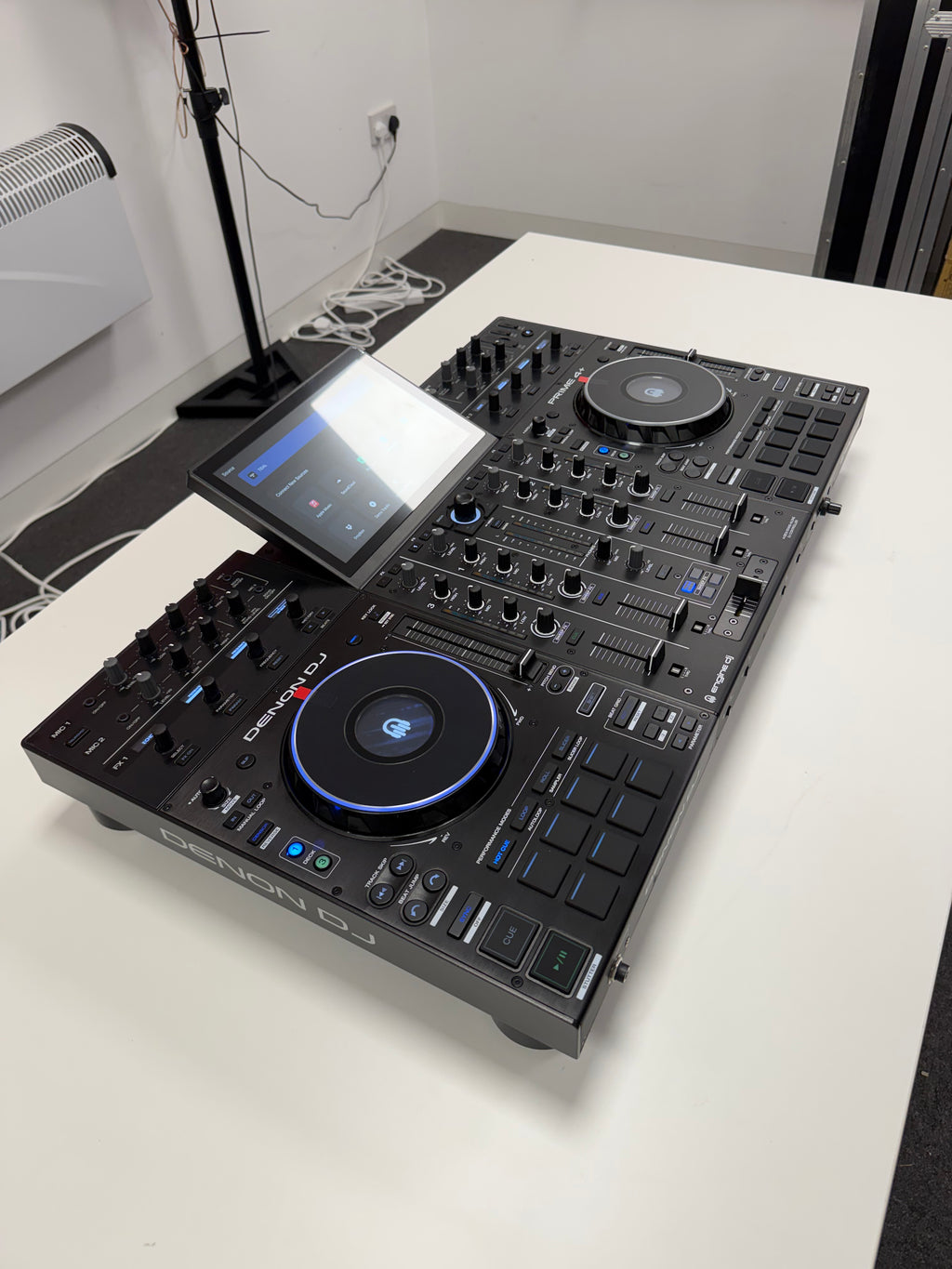 Denon Prime 4 + Standalone DJ Controller