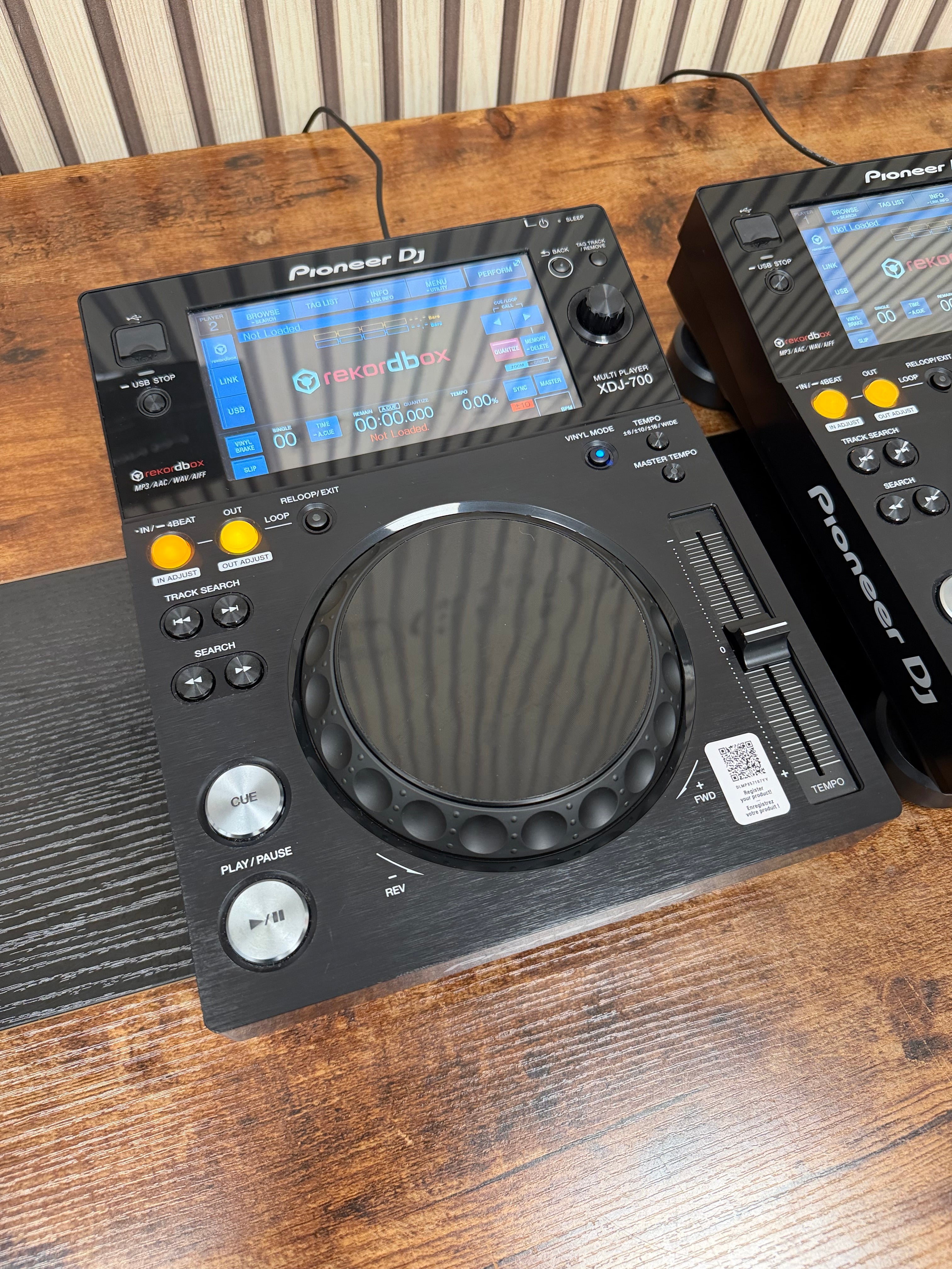 Pioneer XDJ-700 Media Player Pair