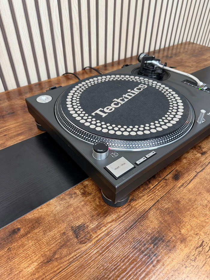 Technics SL-1210MK2 Turntable