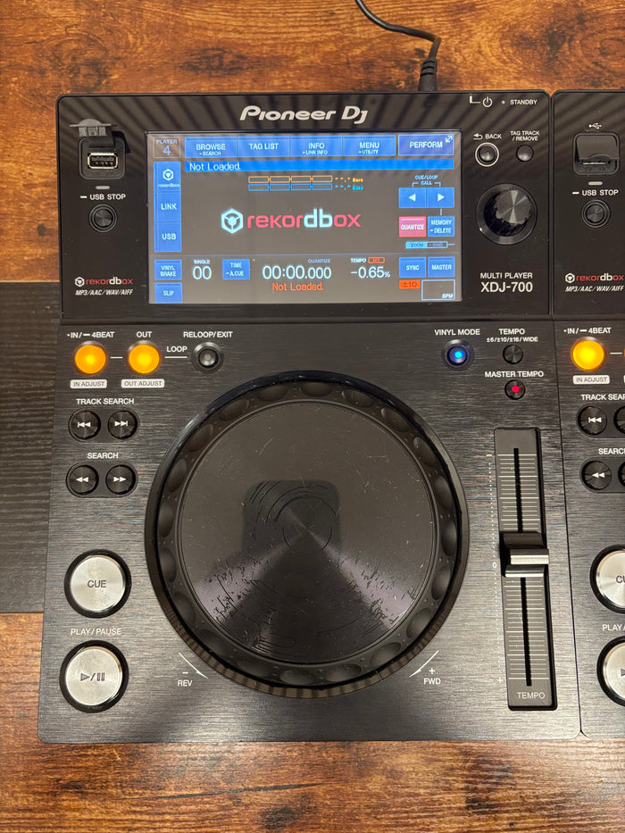 Pioneer XDJ-700 Compact Digital Turntable Pair