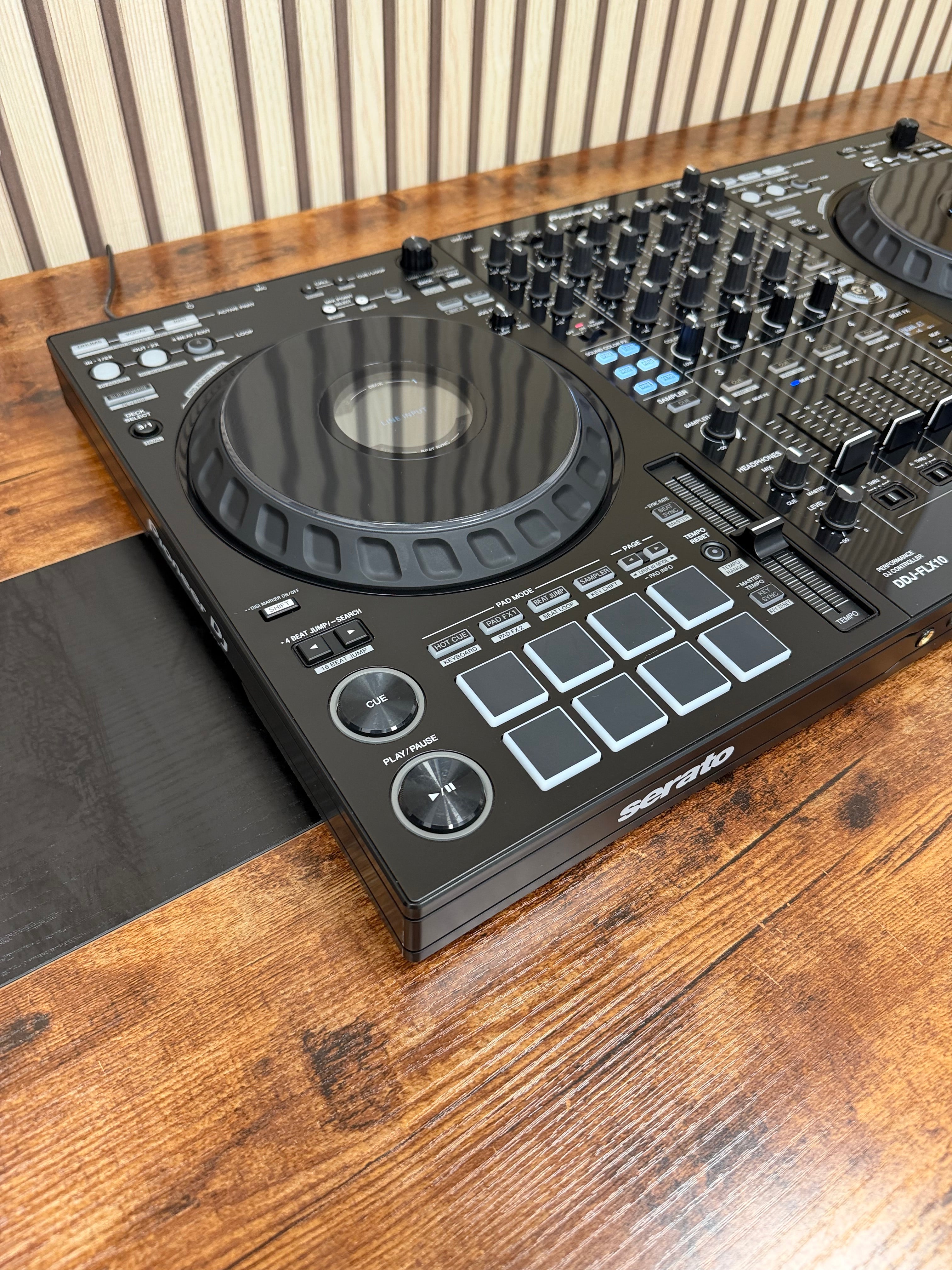 Pioneer DDJ-FLX10 Pro DJ Controller