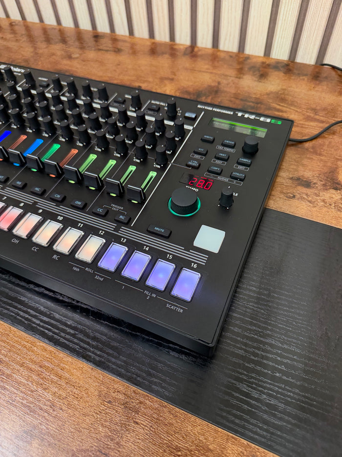 Roland TR-8S Drum machine