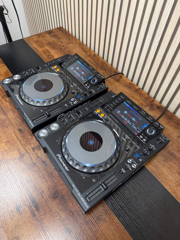 Pioneer CDJ-2000nxs Turntable Pair