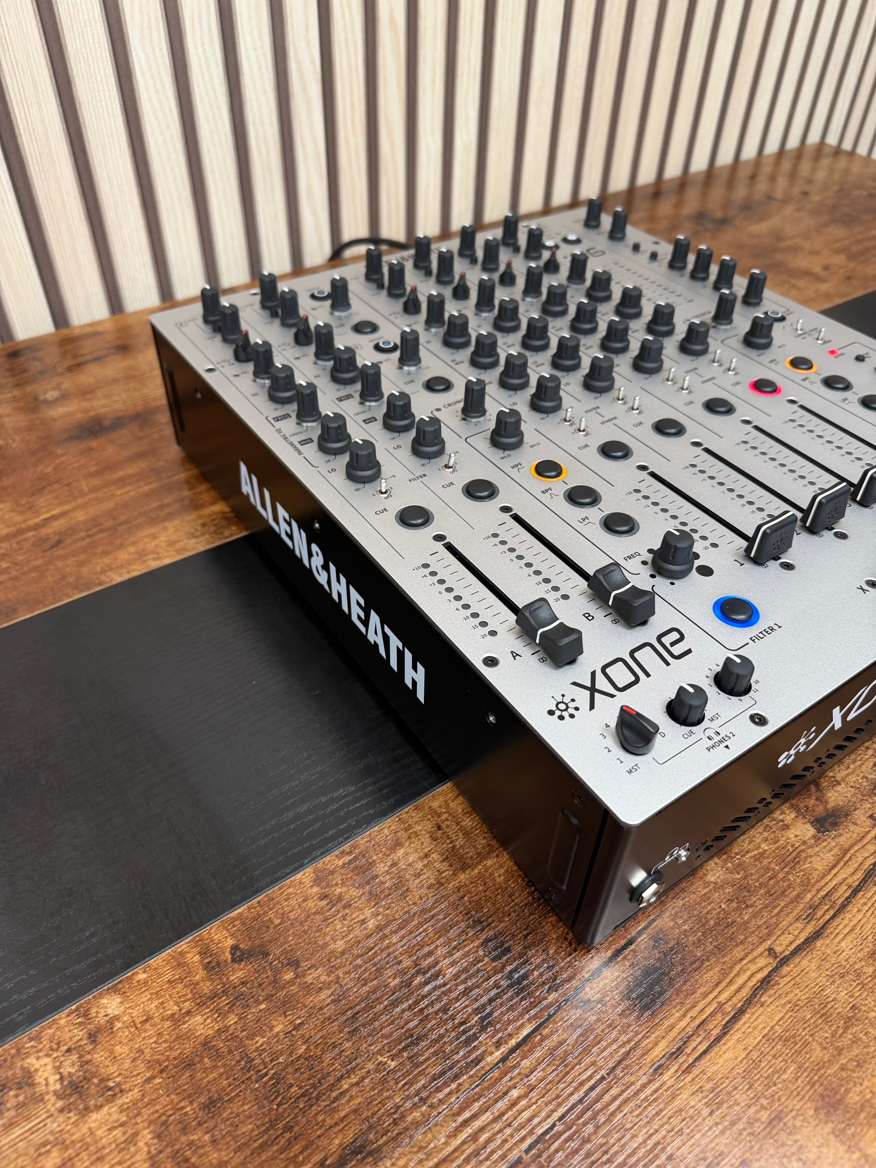 Allen & Heath Xone:96 Analogue DJ Mixer