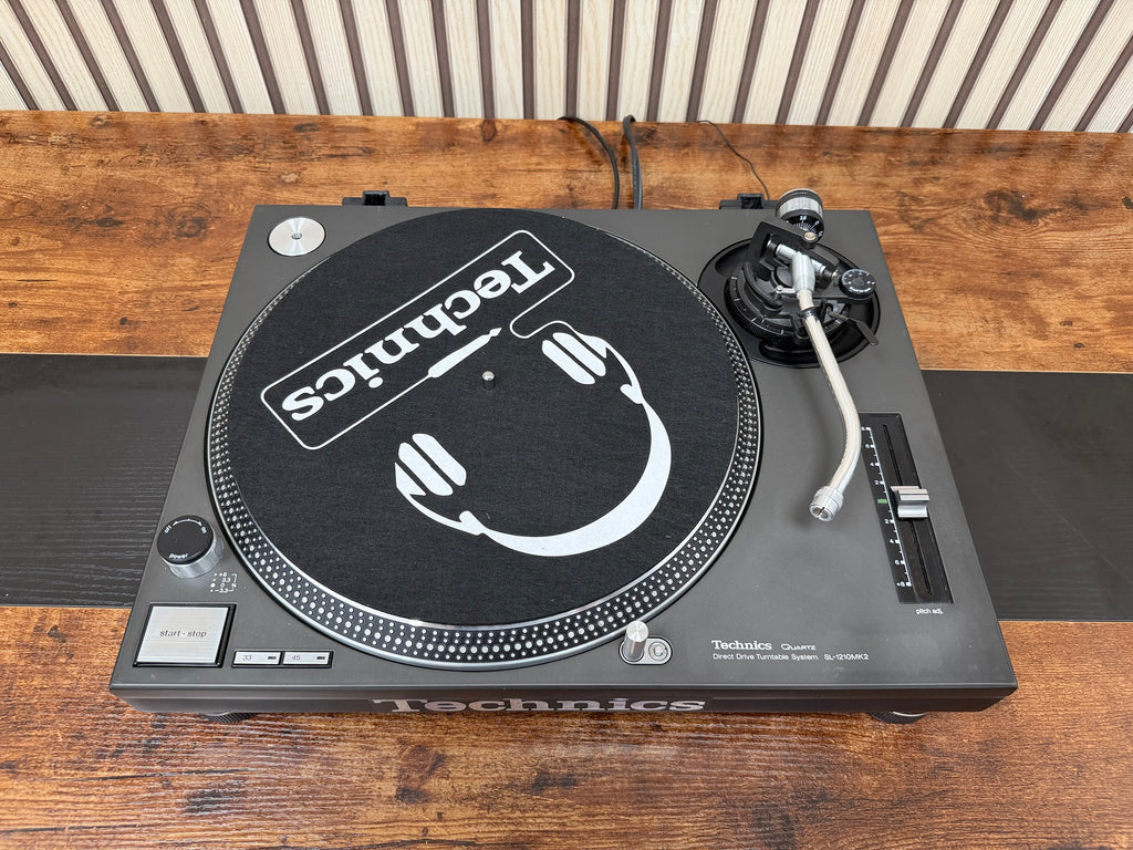 Technics SL-1210MK2 Turntable