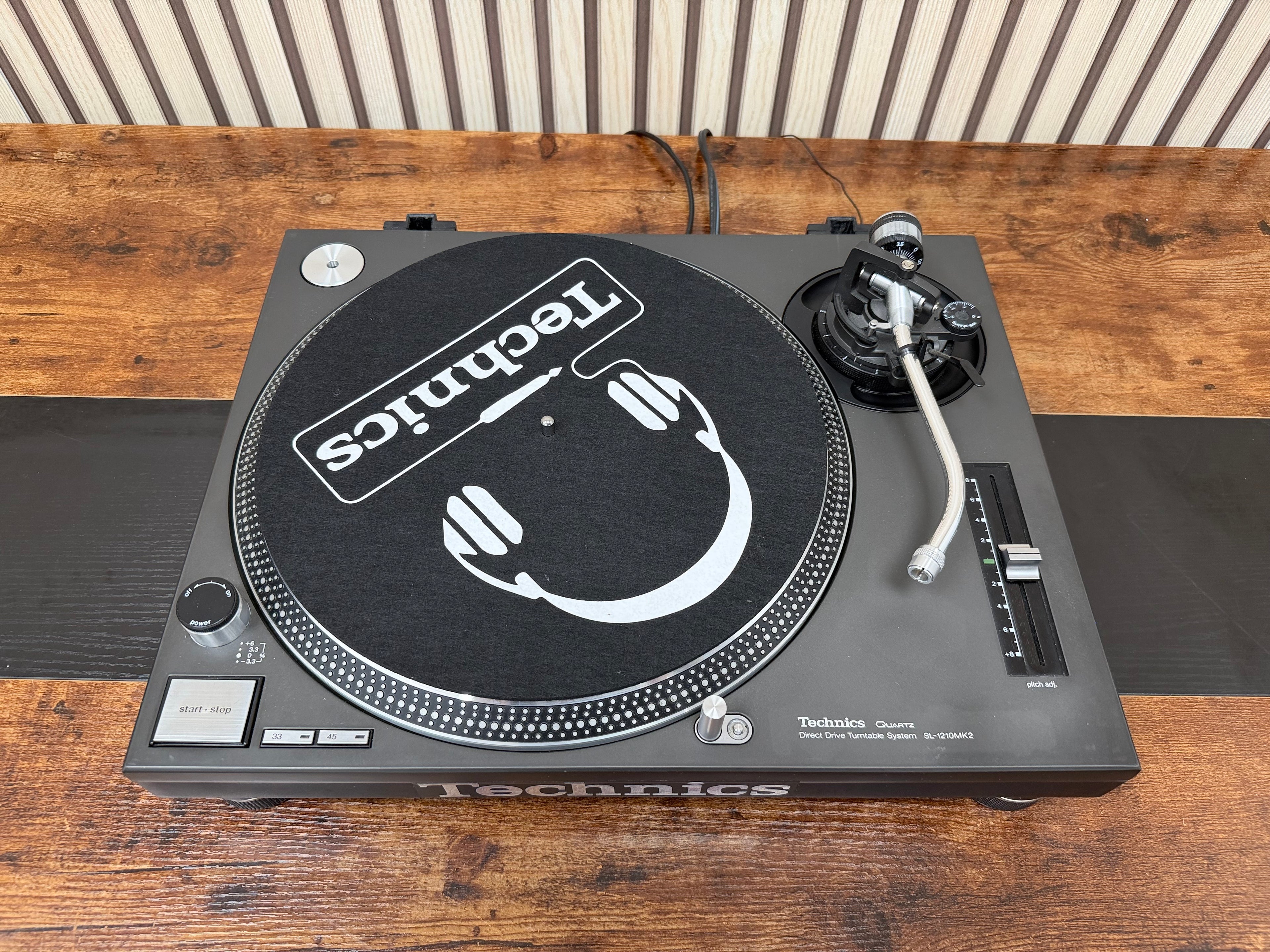 Technics SL-1210MK2 Turntable