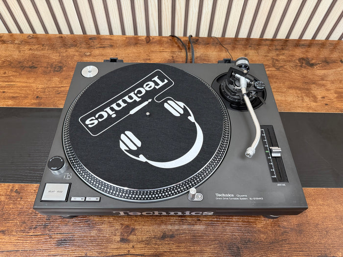 Technics SL-1210MK2 Turntable