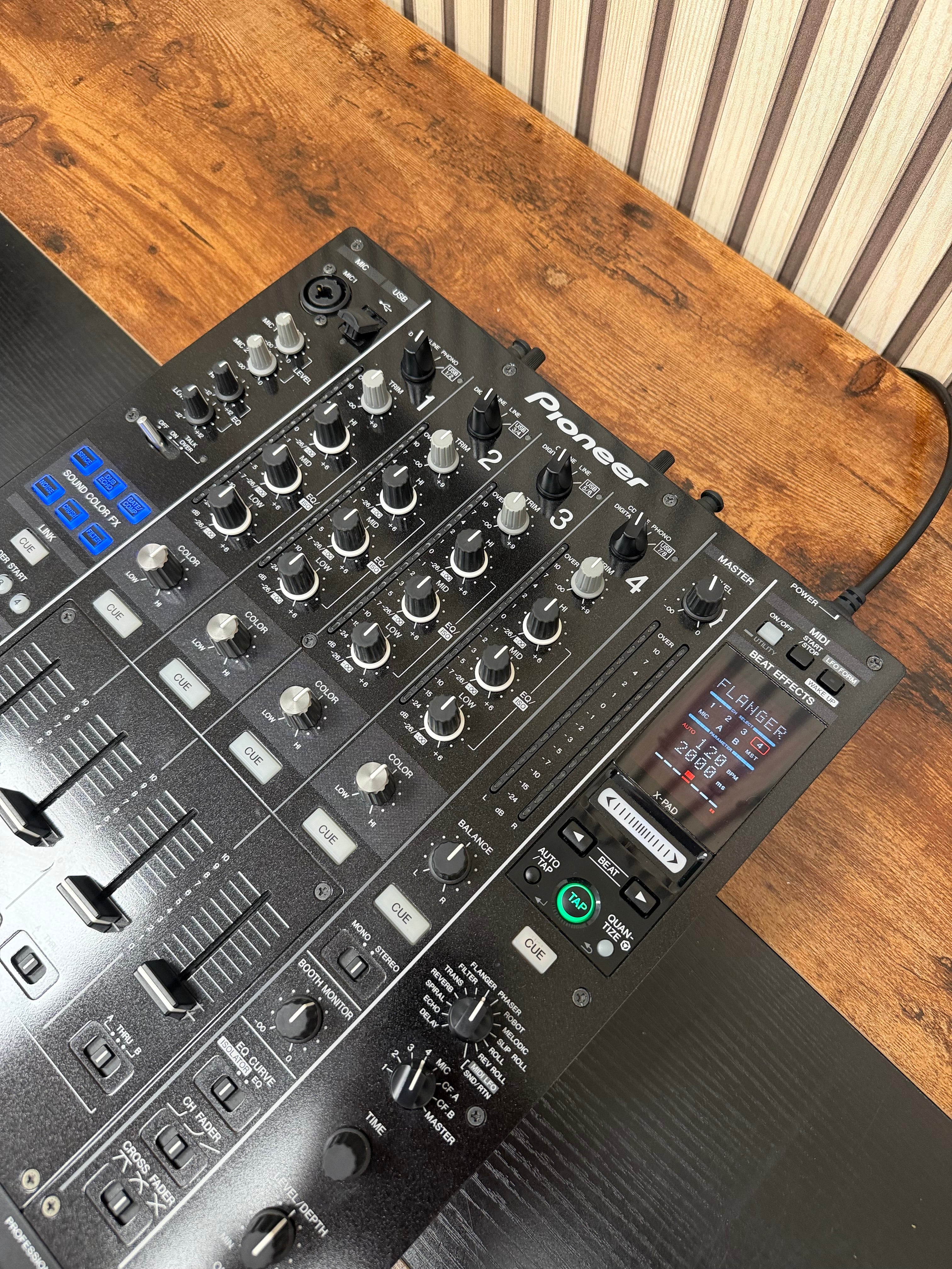 Pioneer DJM-900NXS 4-Channel DJ Mixer