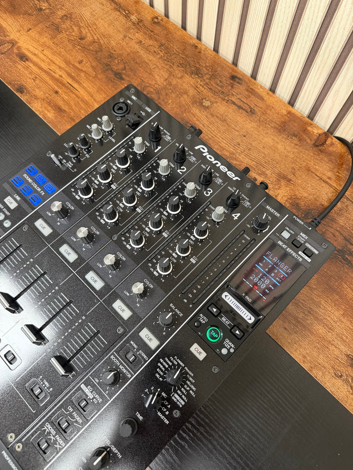 Pioneer DJM-900NXS 4-Channel DJ Mixer