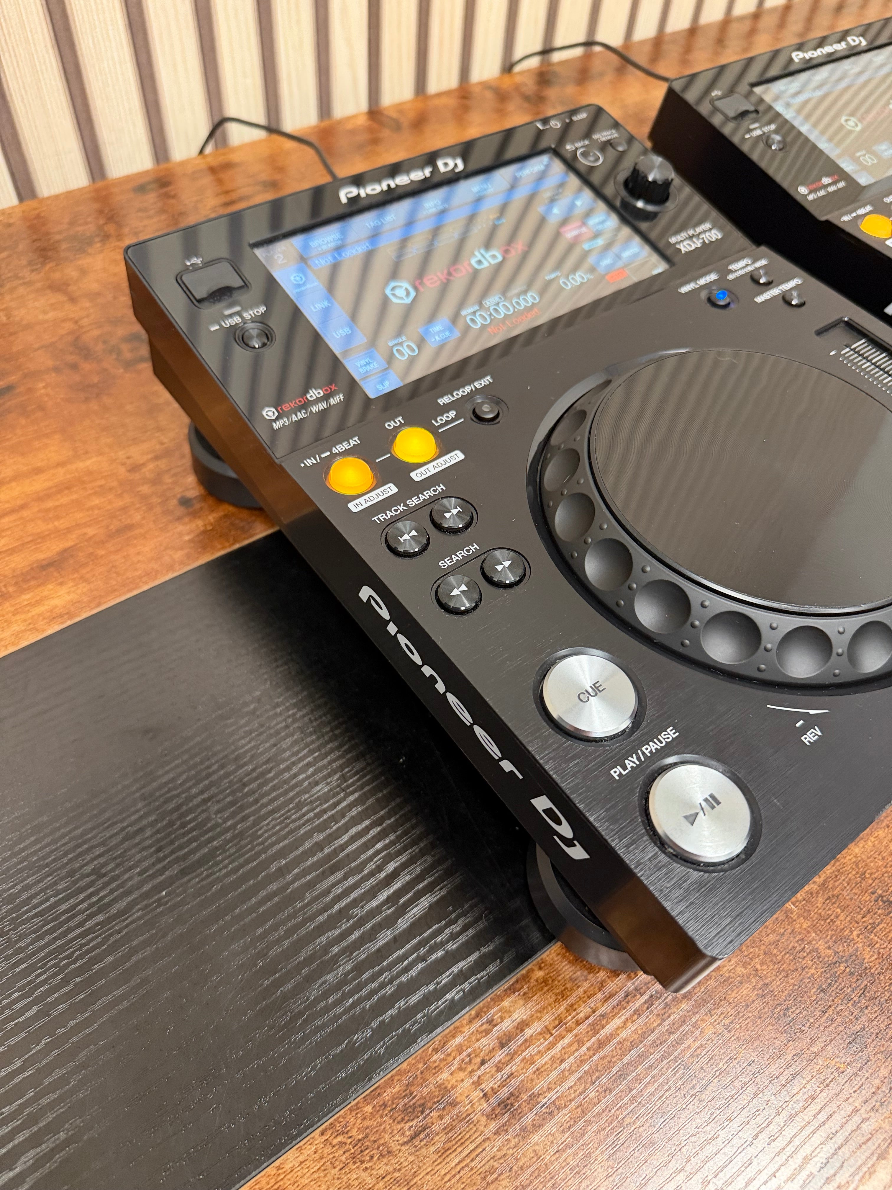 Pioneer XDJ-700 Media Player Pair